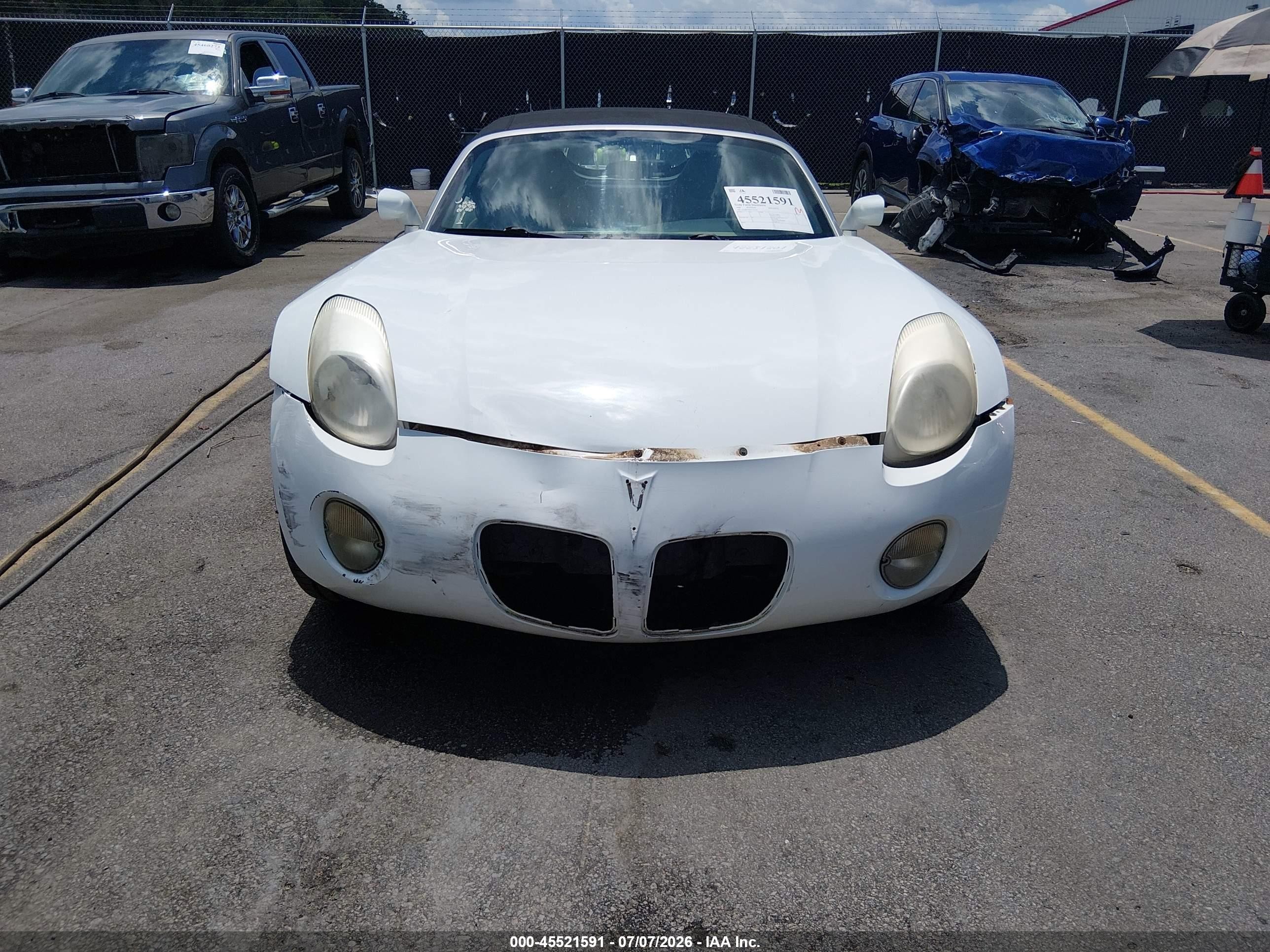 2006 Pontiac Solstice   White vin: 1G2MB33B66Y105196