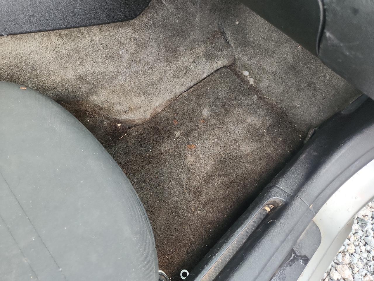 2006 Pontiac Solstice Silver vin: 1G2MB33B66Y111208 Damage: Right Front Carpet, Stained, Permanent