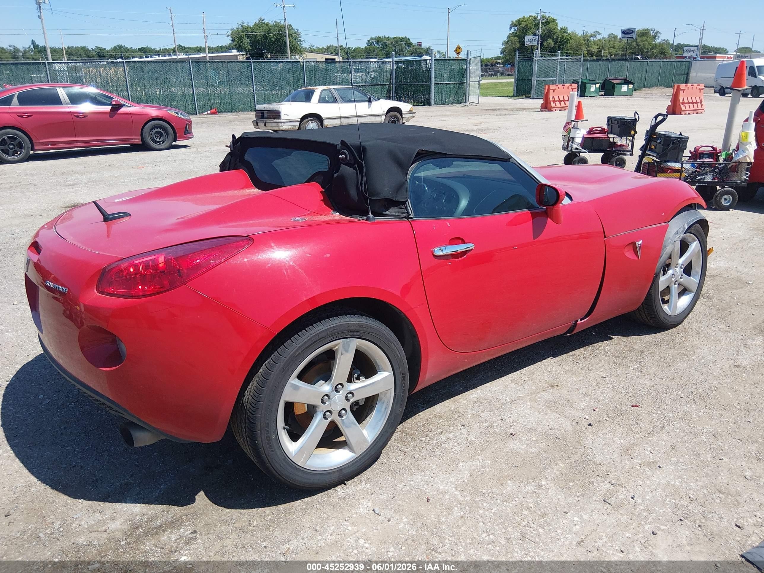 2007 Pontiac Solstice   Red vin: 1G2MB35B17Y114919