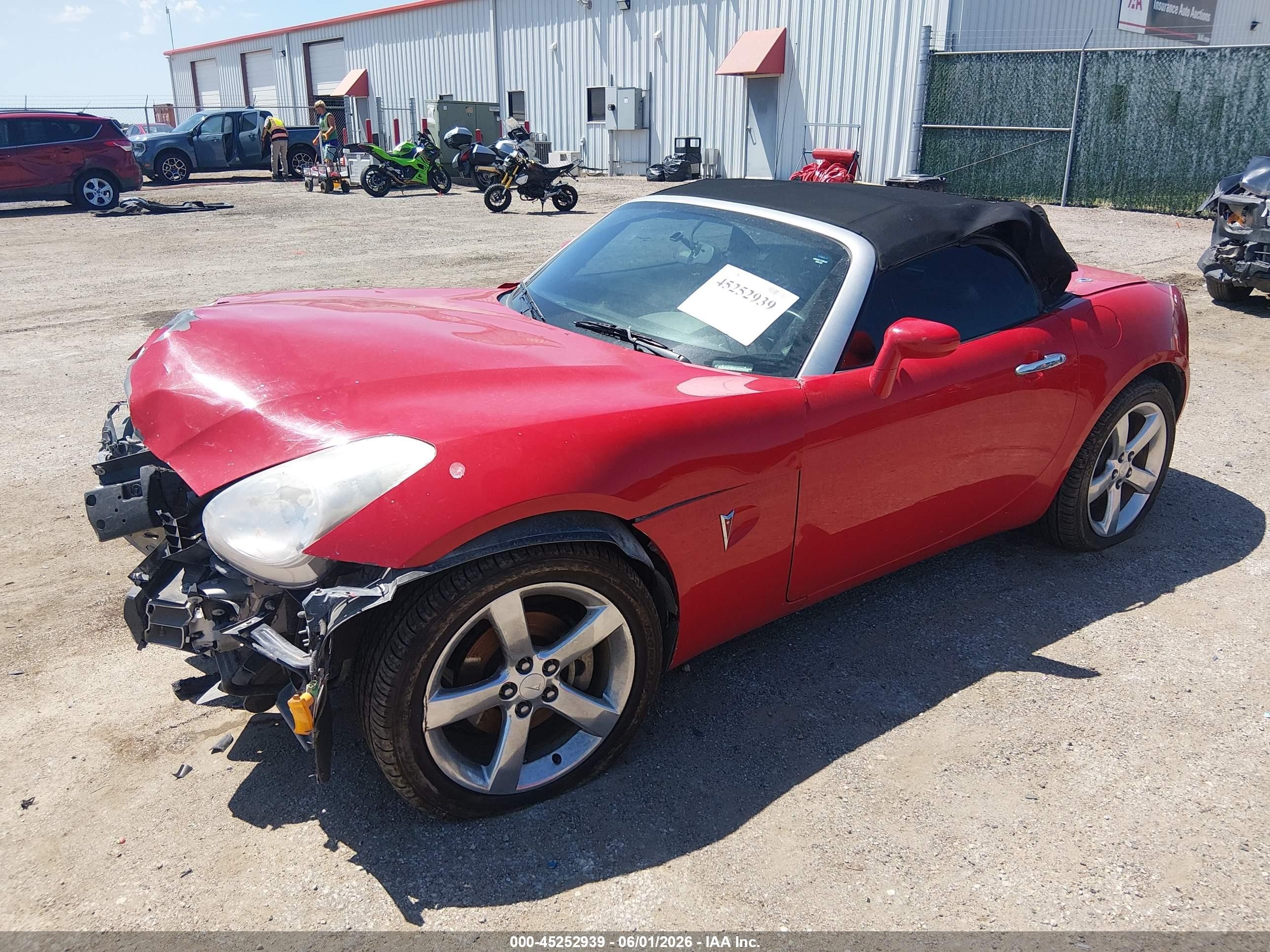 2007 Pontiac Solstice   Red vin: 1G2MB35B17Y114919