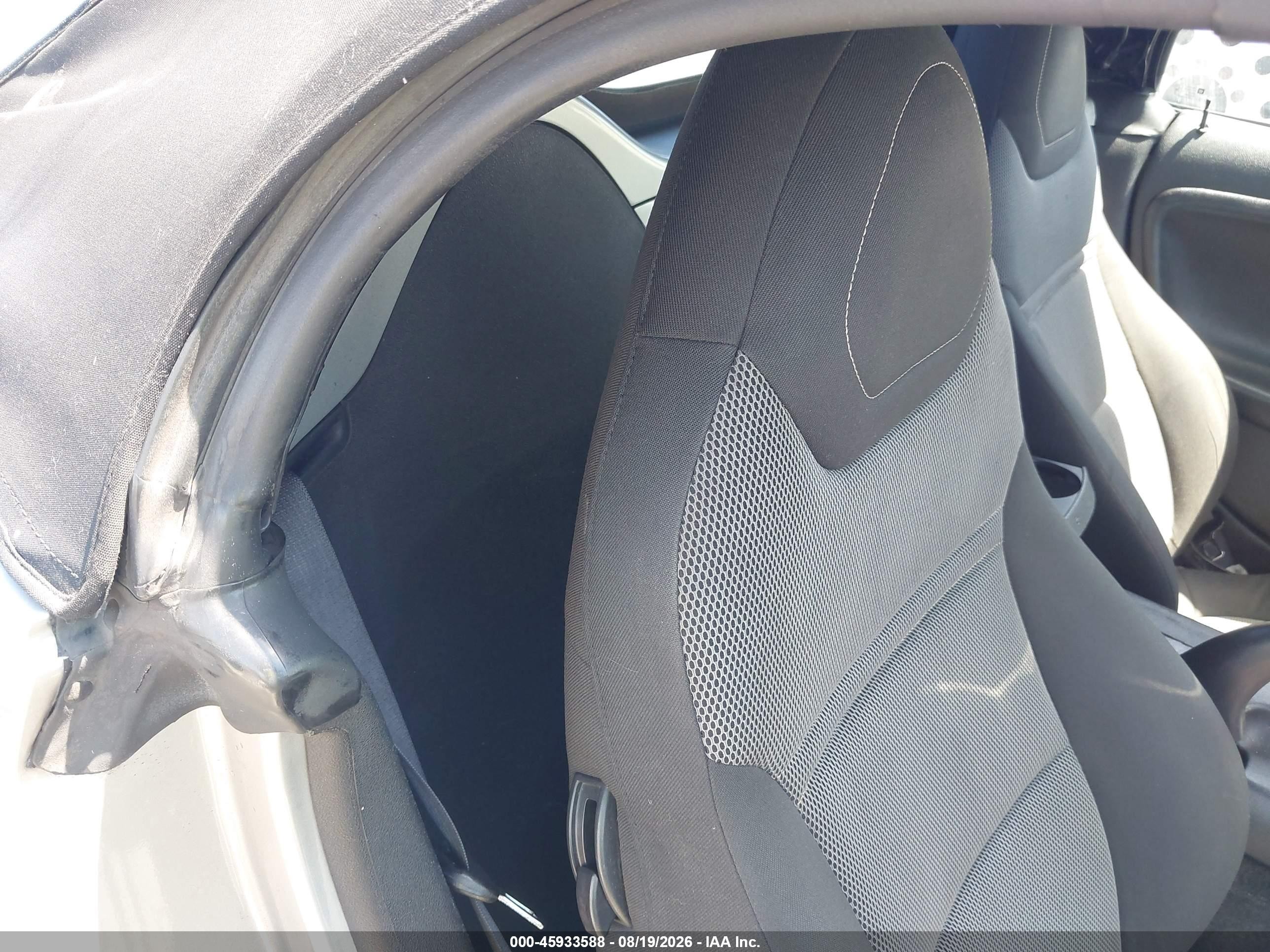 2006 Pontiac Solstice   Silver vin: 1G2MB35B26Y112109