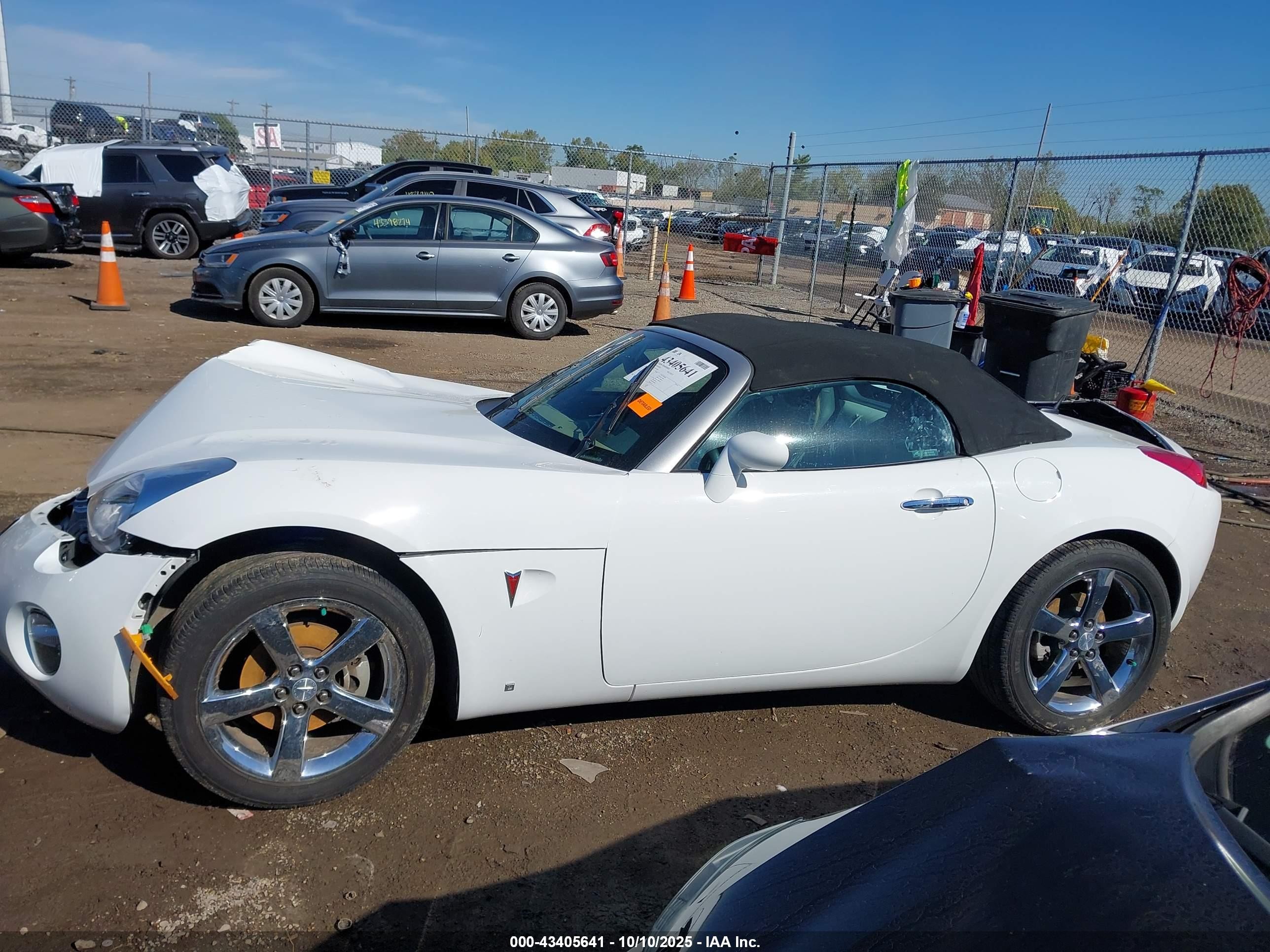 2006 Pontiac Solstice   White vin: 1G2MB35B26Y118928