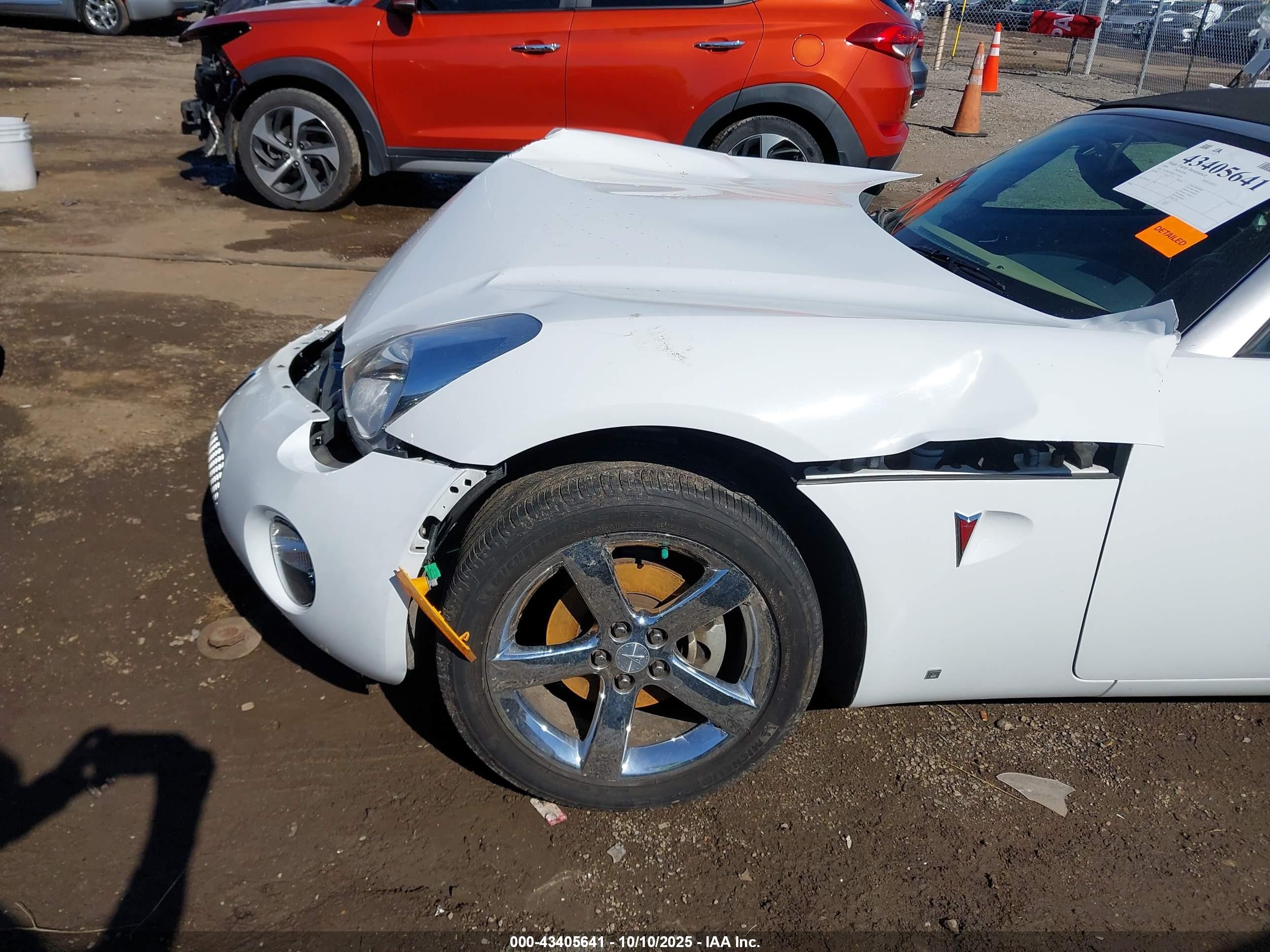 2006 Pontiac Solstice   White vin: 1G2MB35B26Y118928