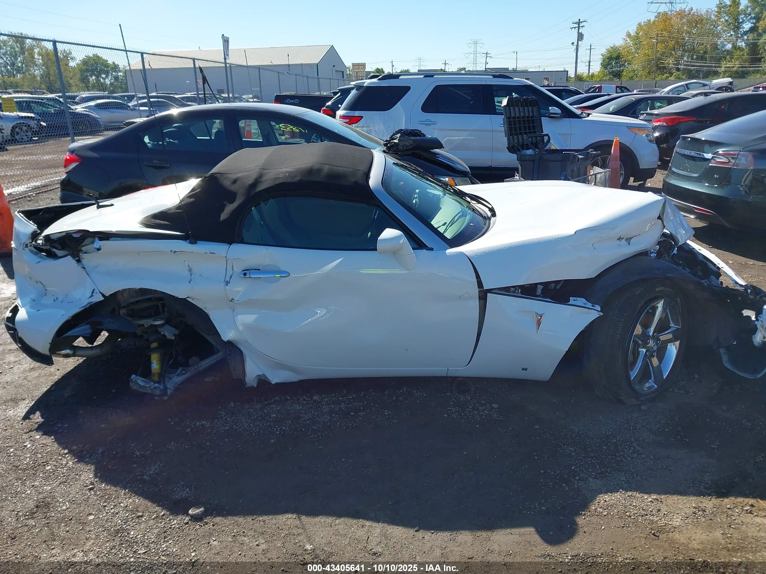 2006 Pontiac Solstice   White vin: 1G2MB35B26Y118928