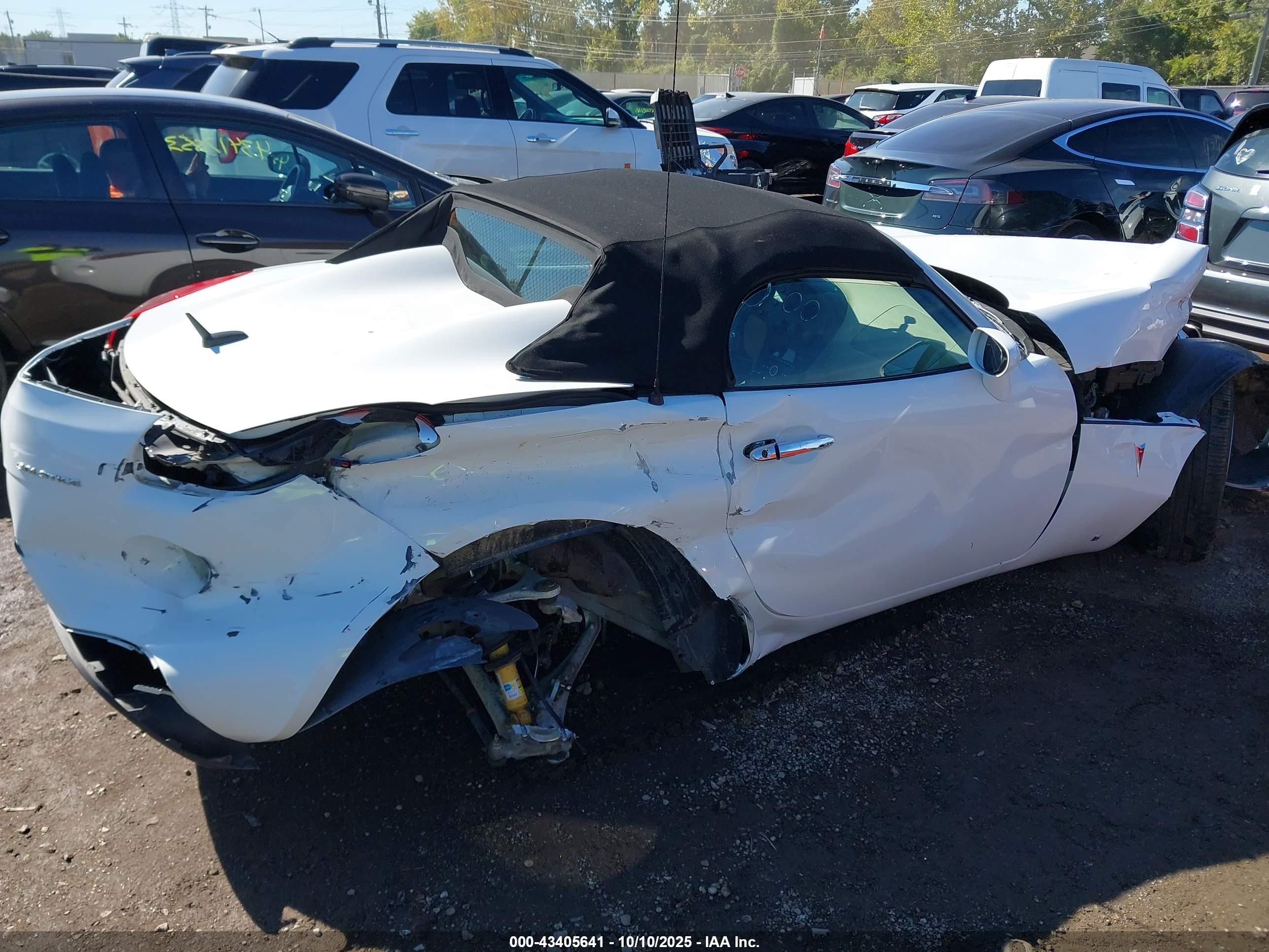 2006 Pontiac Solstice   White vin: 1G2MB35B26Y118928