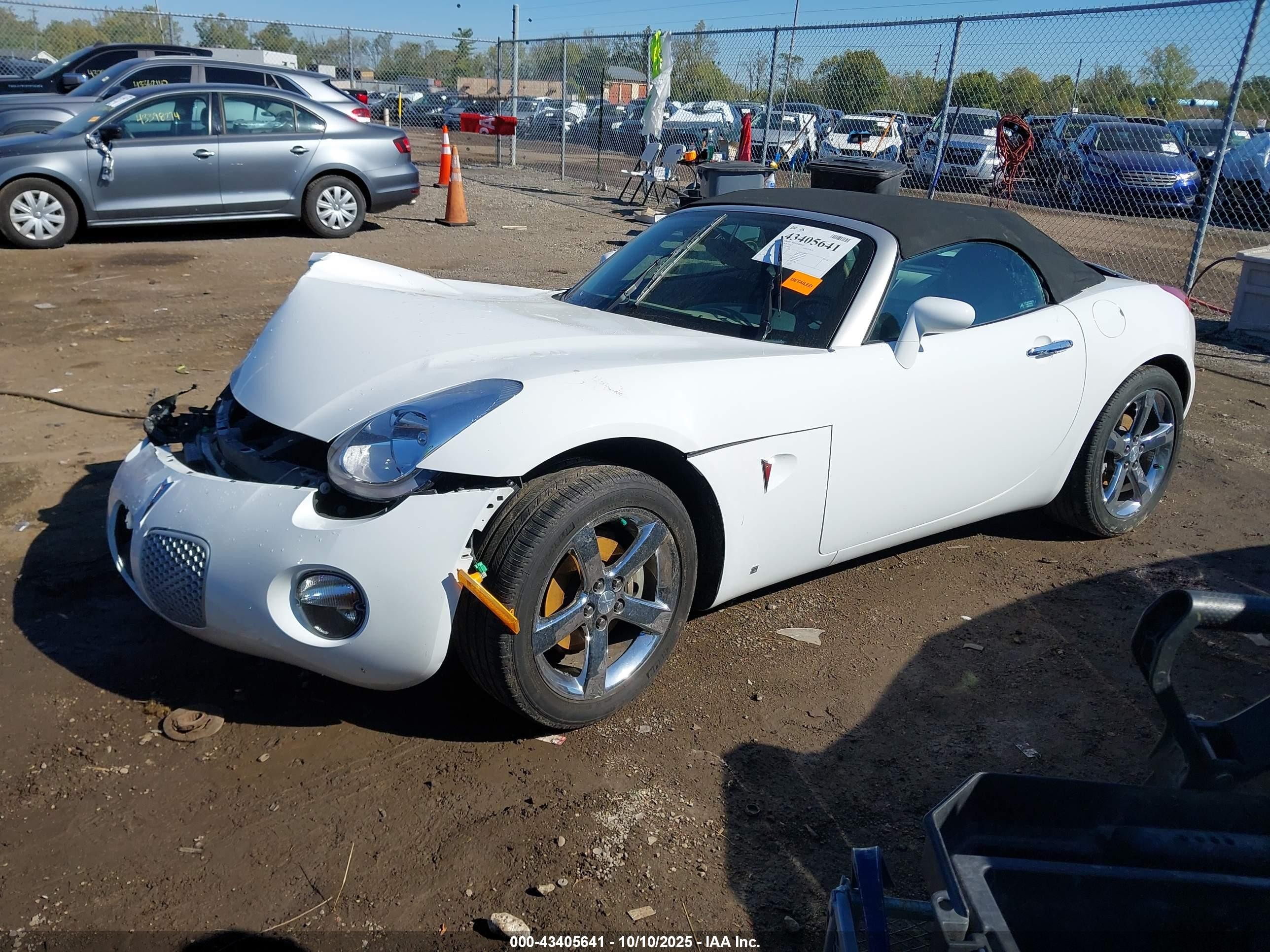 2006 Pontiac Solstice   White vin: 1G2MB35B26Y118928