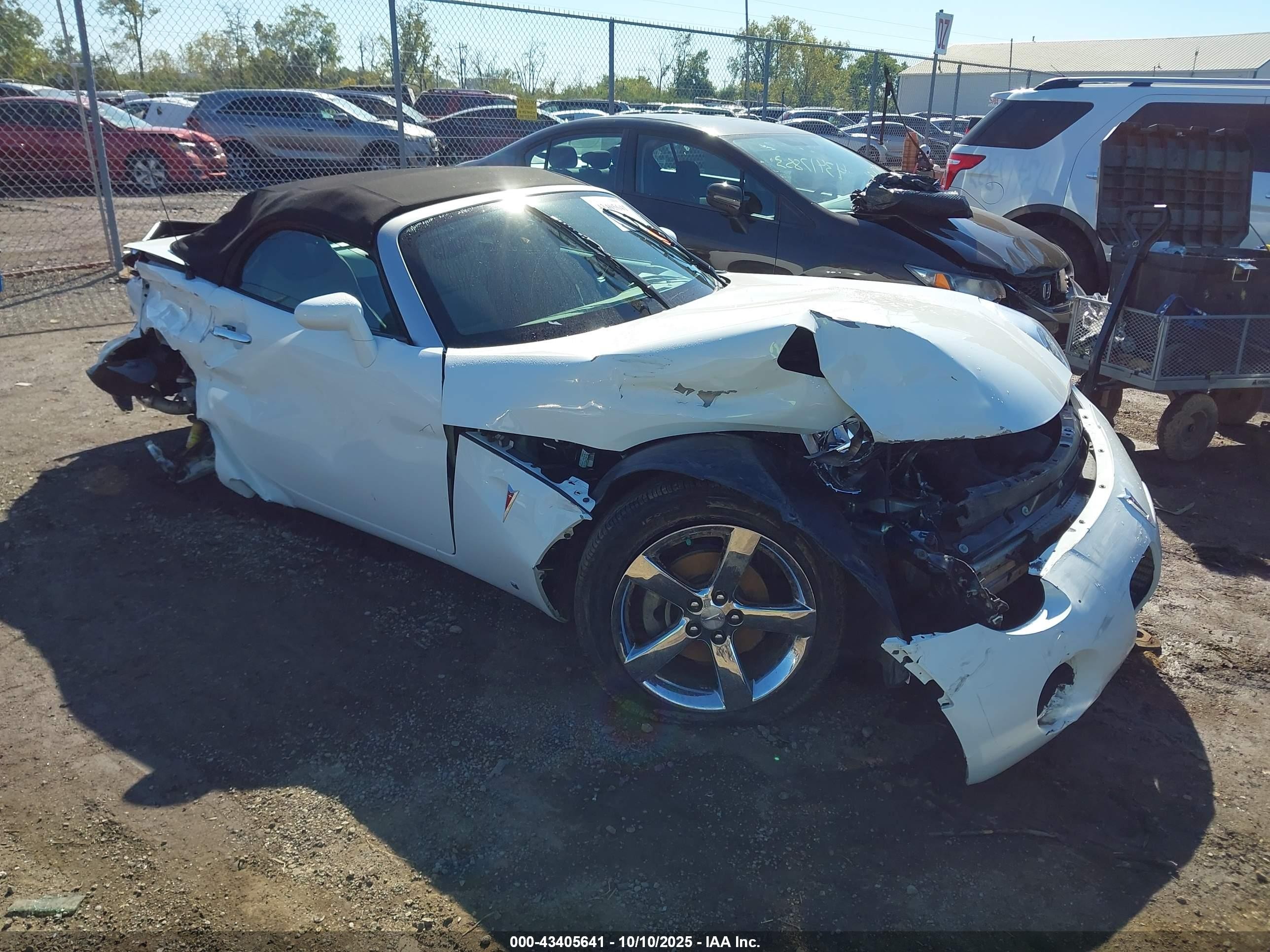 2006 Pontiac Solstice   White vin: 1G2MB35B26Y118928