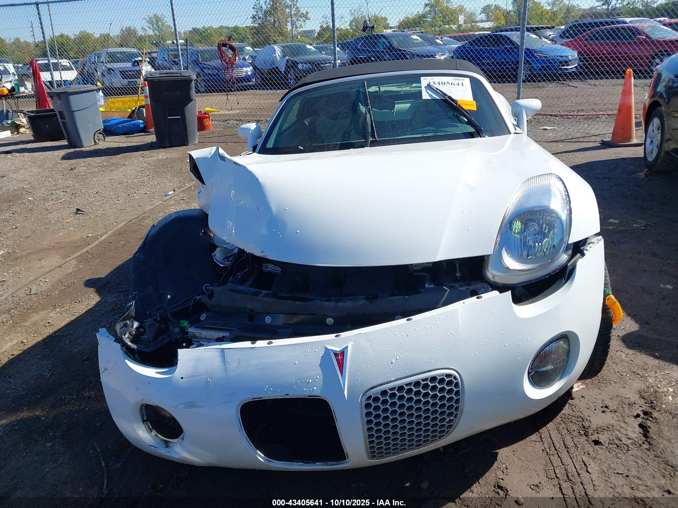 2006 Pontiac Solstice   White vin: 1G2MB35B26Y118928
