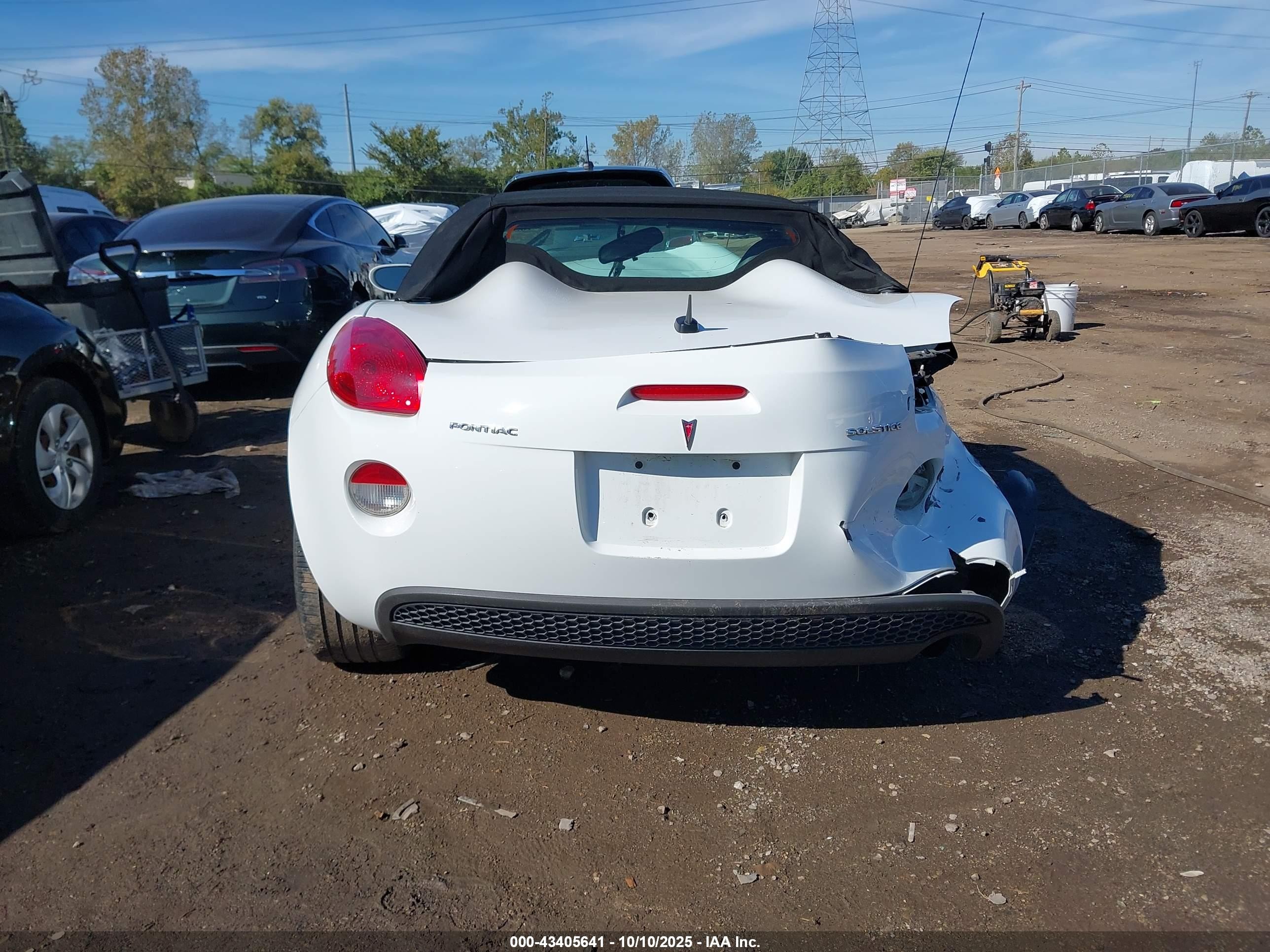 2006 Pontiac Solstice   White vin: 1G2MB35B26Y118928