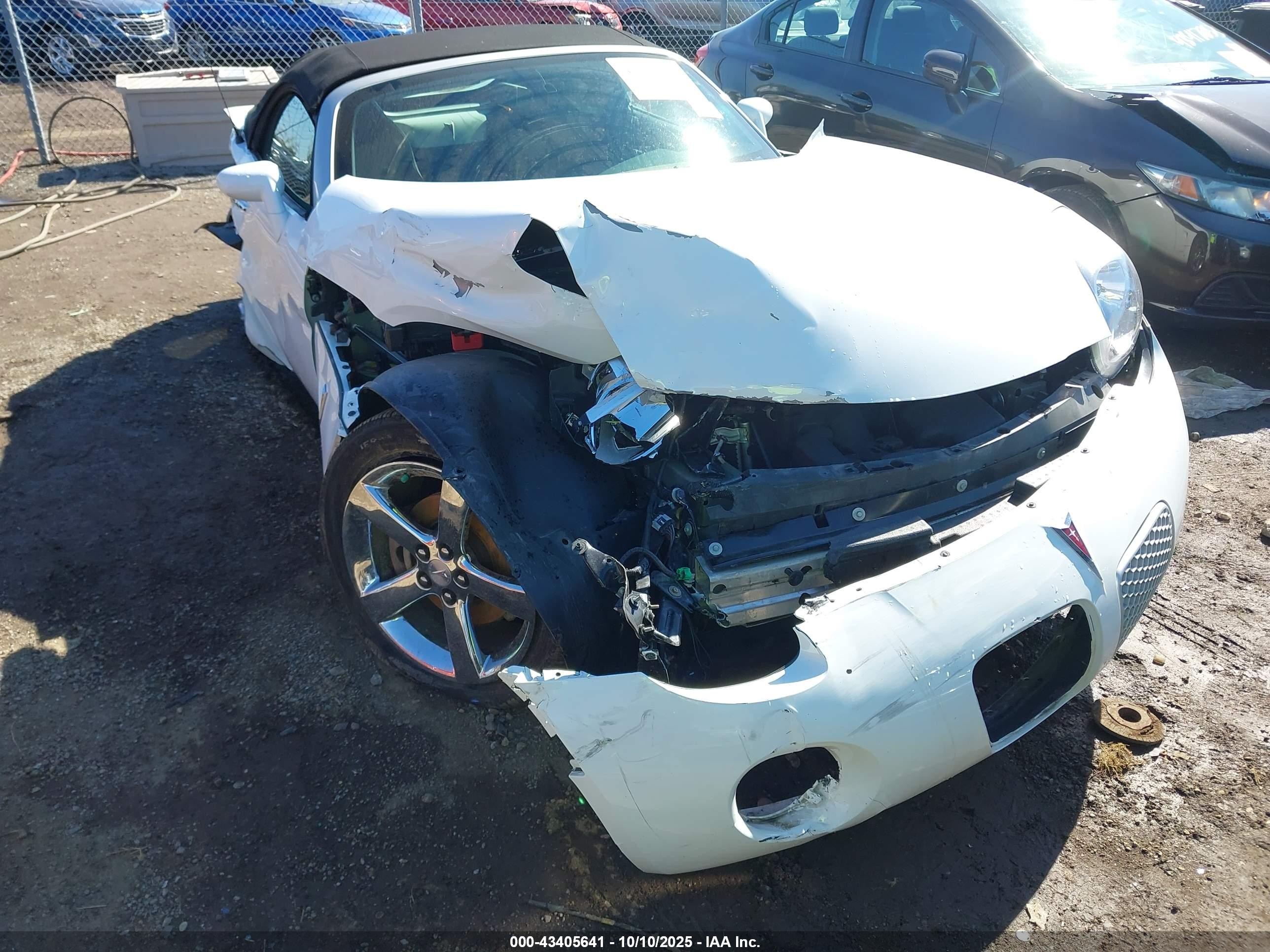 2006 Pontiac Solstice   White vin: 1G2MB35B26Y118928