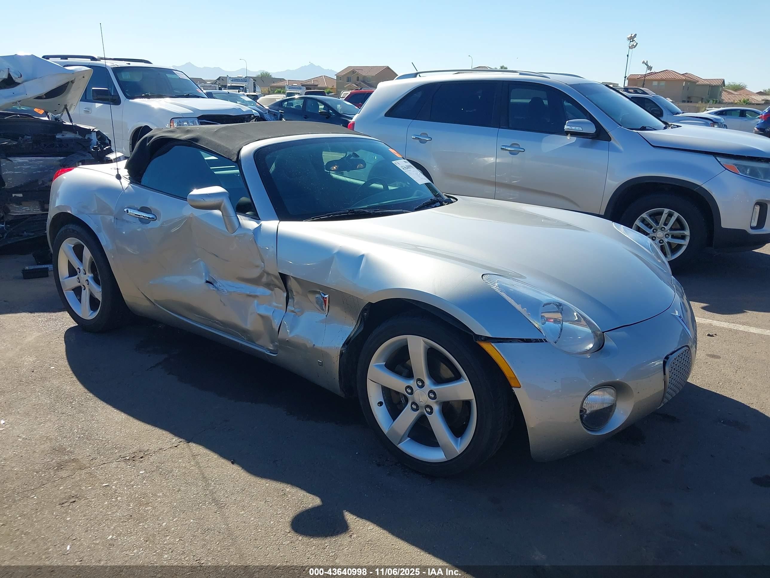 2007 Pontiac Solstice   Silver vin: 1G2MB35B47Y117331