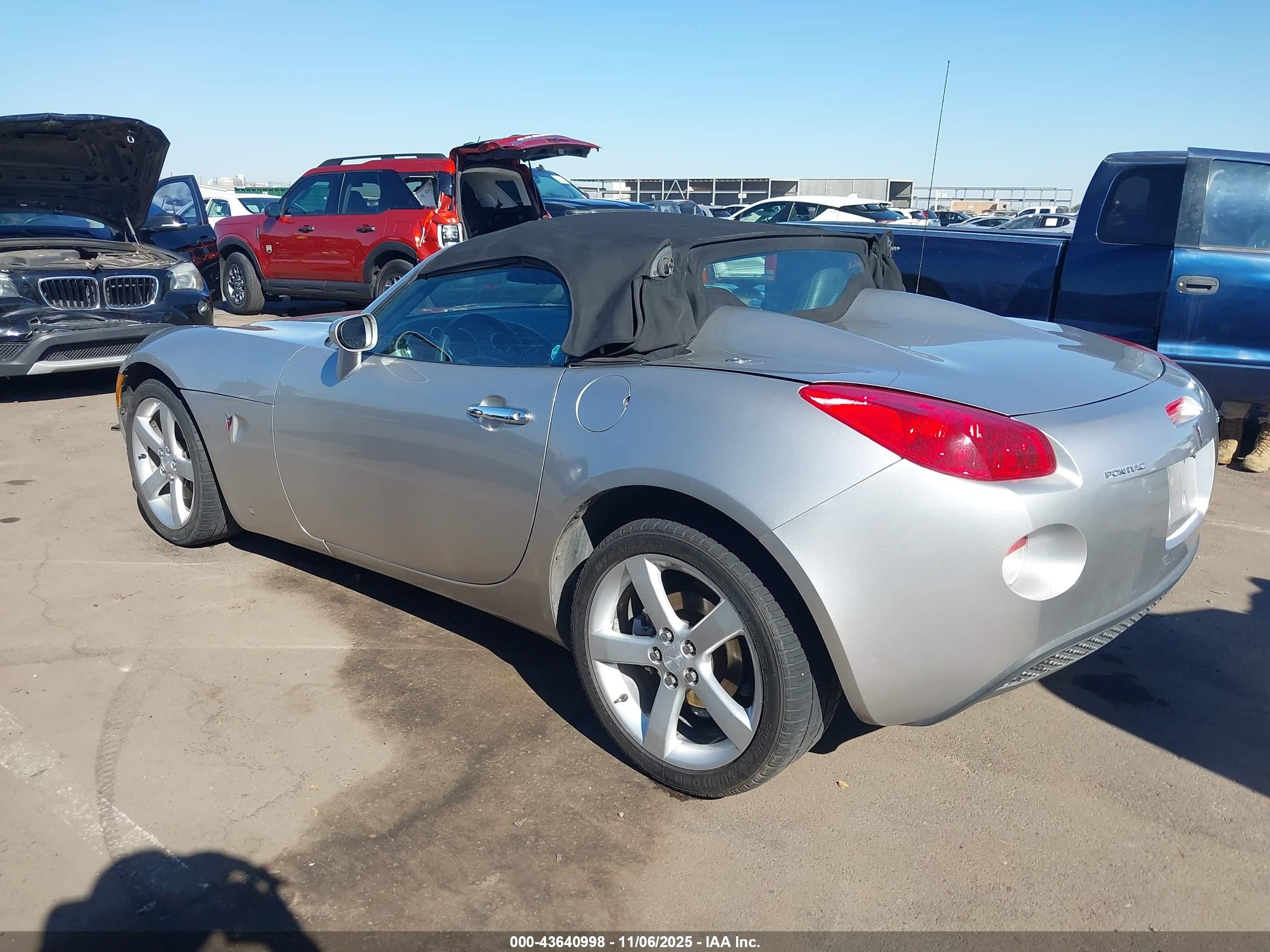 2007 Pontiac Solstice   Silver vin: 1G2MB35B47Y117331