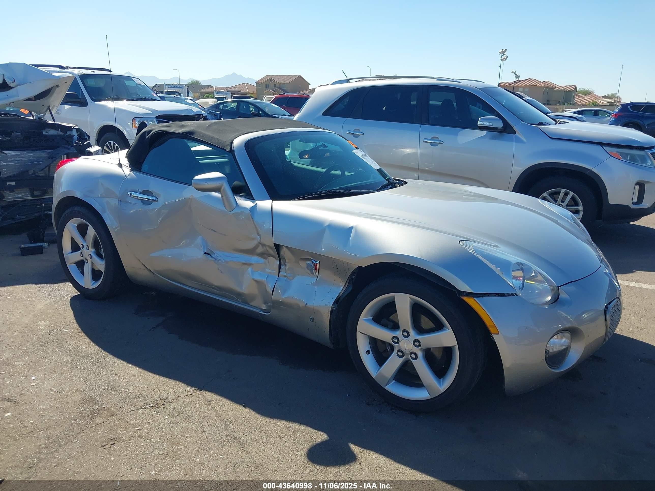 2007 Pontiac Solstice   Silver vin: 1G2MB35B47Y117331