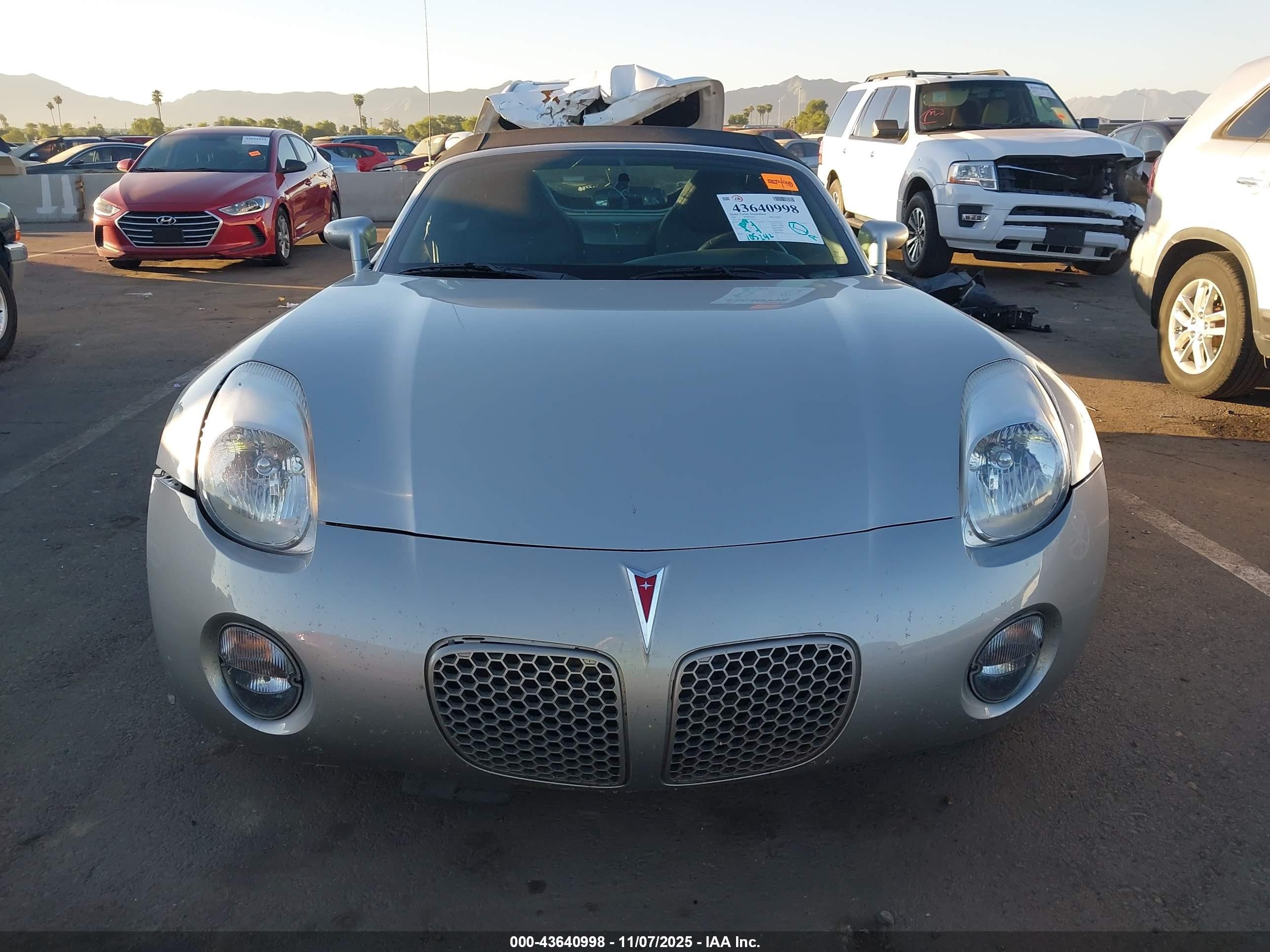 2007 Pontiac Solstice   Silver vin: 1G2MB35B47Y117331