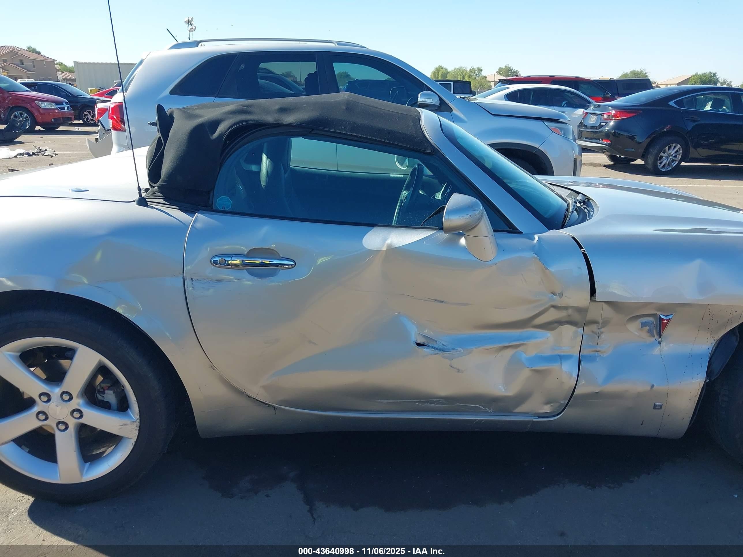 2007 Pontiac Solstice   Silver vin: 1G2MB35B47Y117331