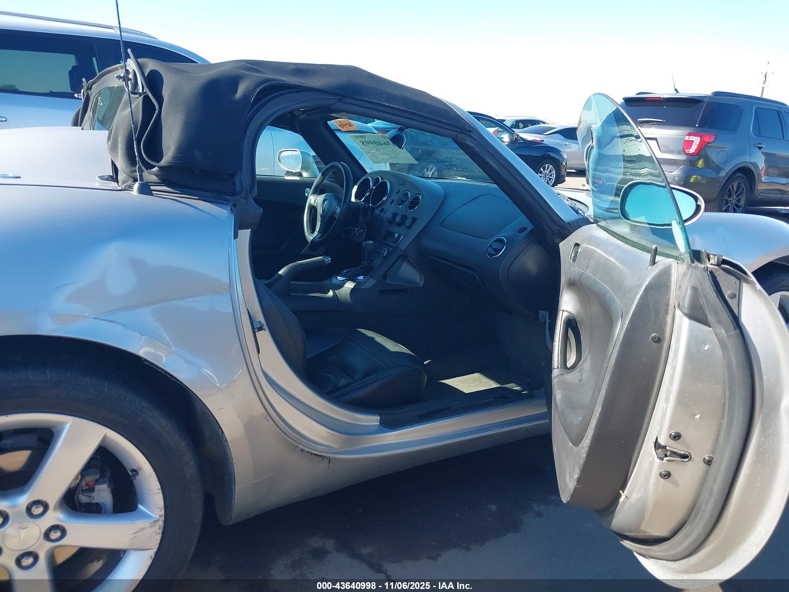 2007 Pontiac Solstice   Silver vin: 1G2MB35B47Y117331