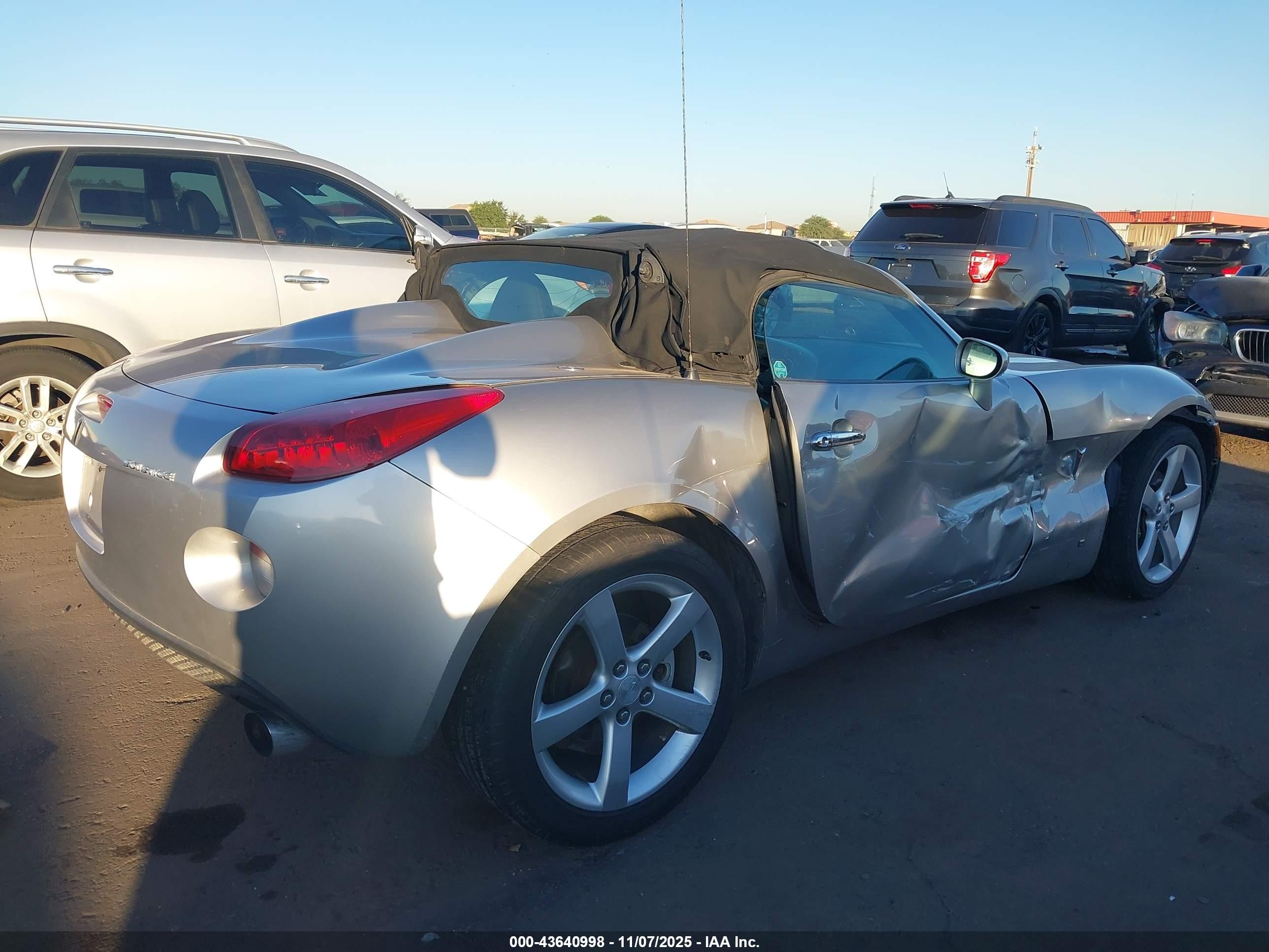 2007 Pontiac Solstice   Silver vin: 1G2MB35B47Y117331