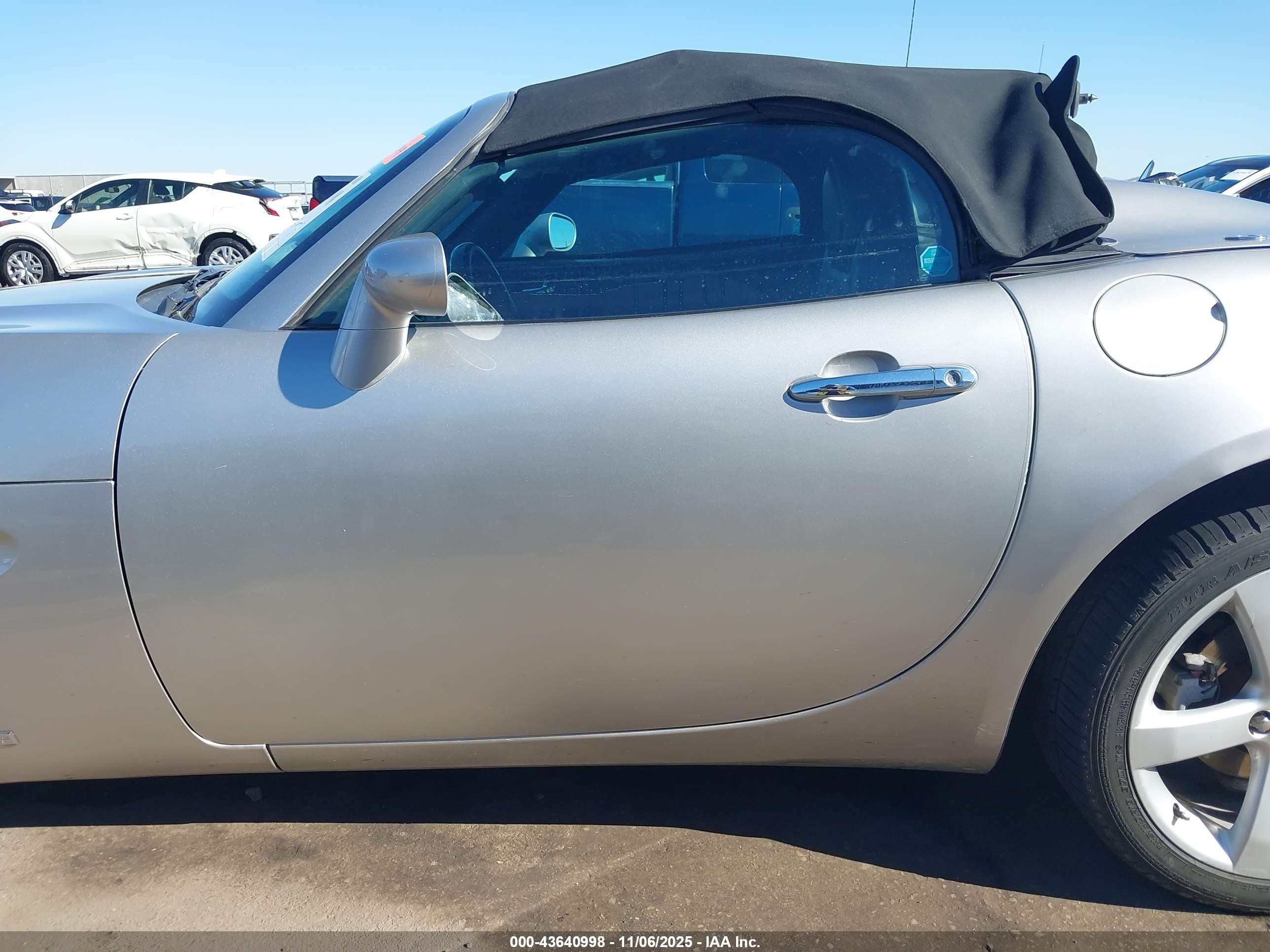 2007 Pontiac Solstice   Silver vin: 1G2MB35B47Y117331