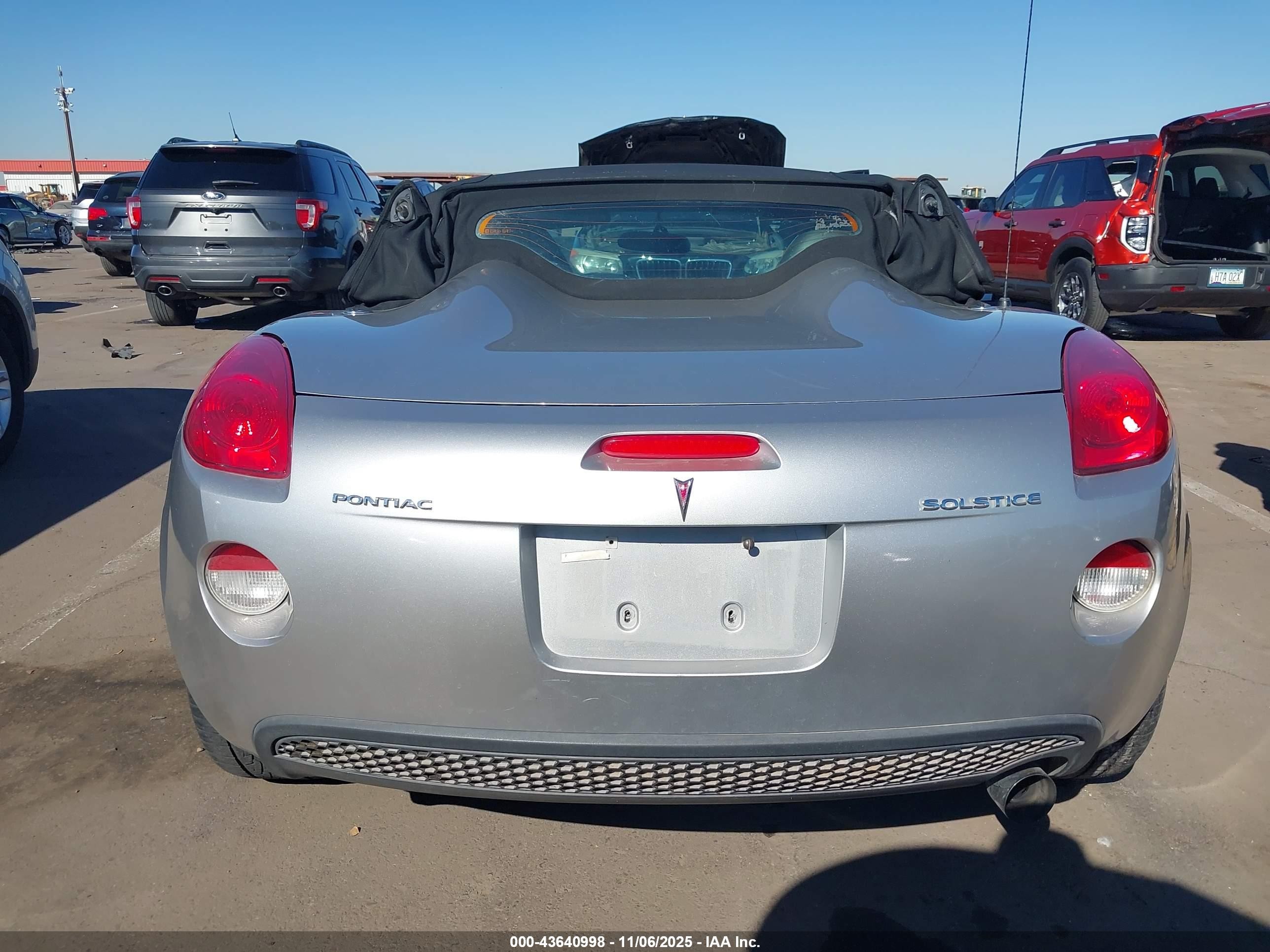 2007 Pontiac Solstice   Silver vin: 1G2MB35B47Y117331