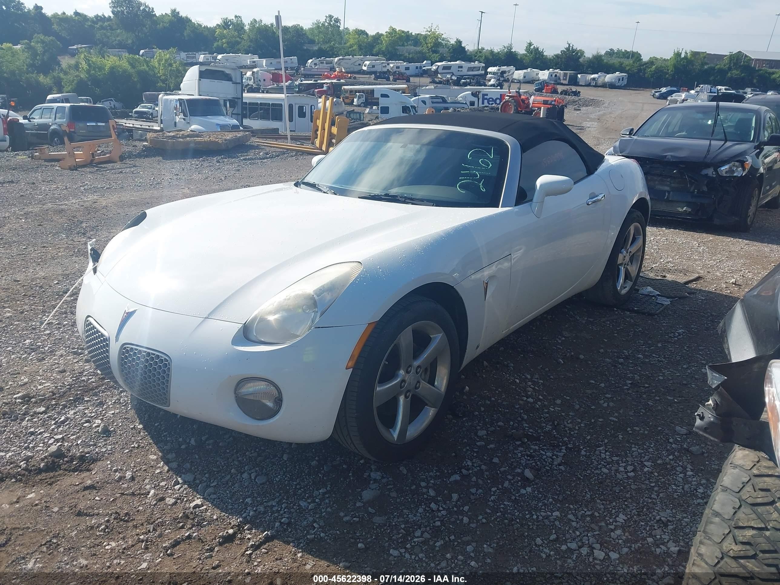 2008 Pontiac Solstice   White vin: 1G2MB35B88Y102462