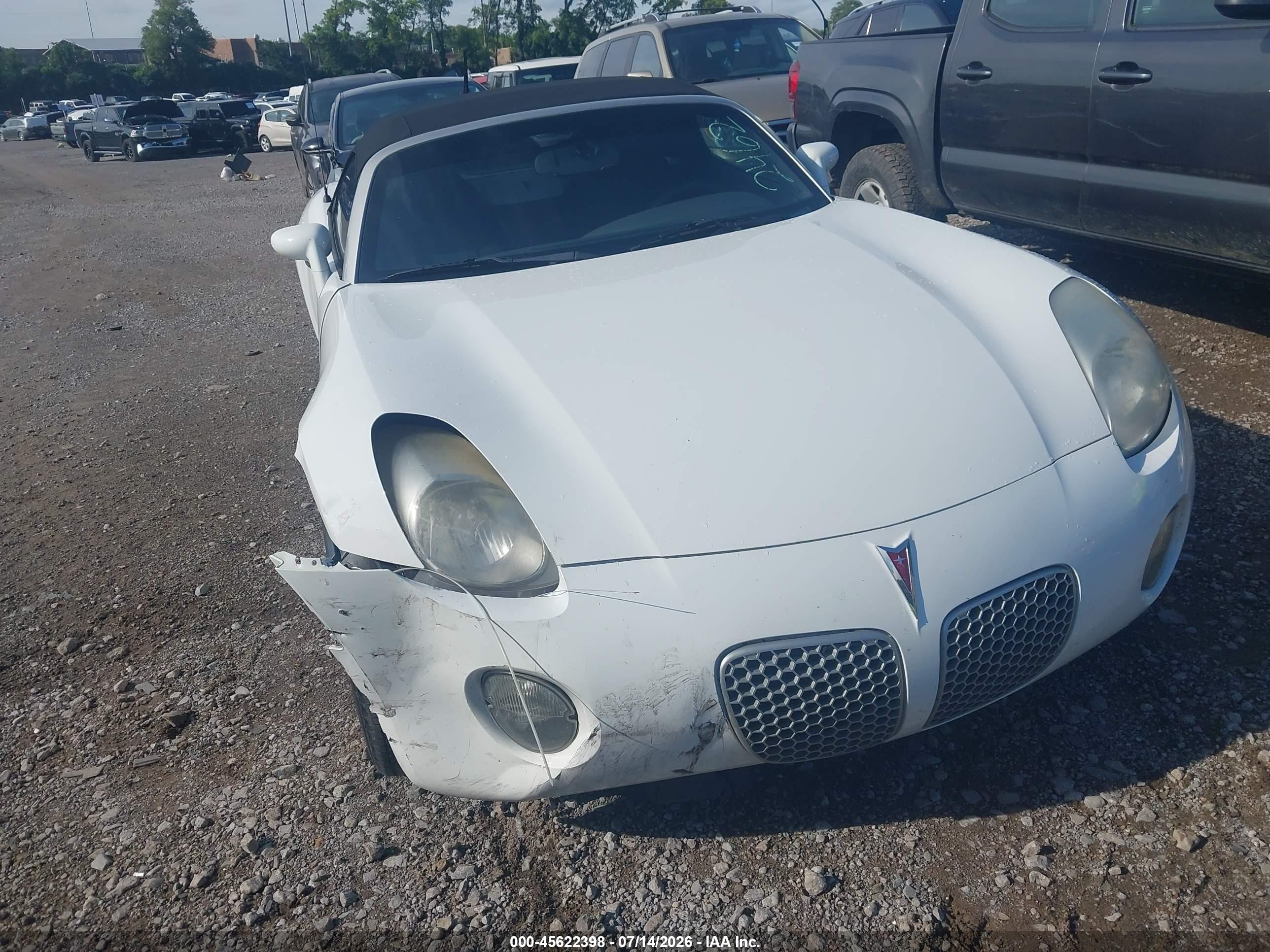 2008 Pontiac Solstice   White vin: 1G2MB35B88Y102462