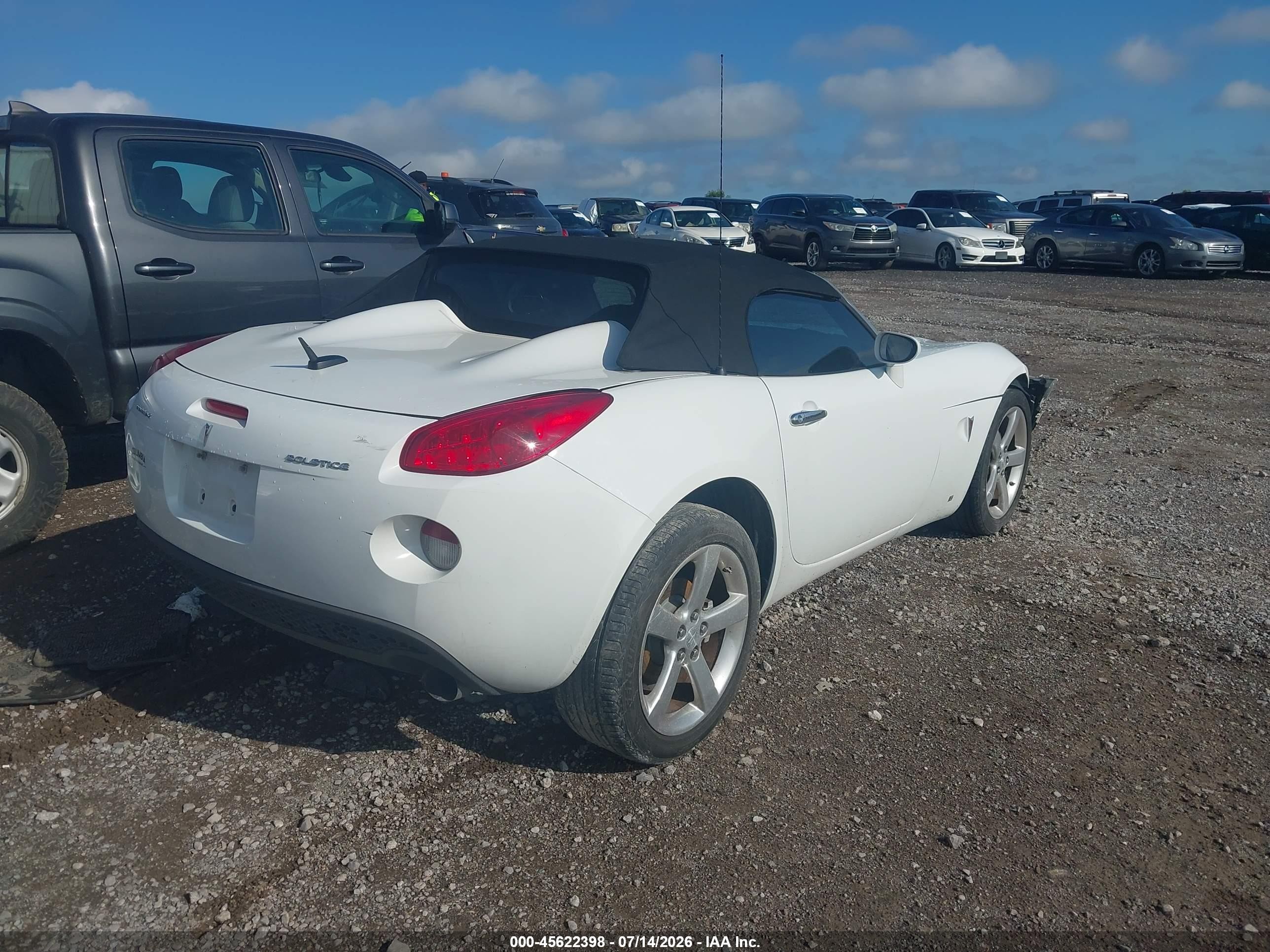 2008 Pontiac Solstice   White vin: 1G2MB35B88Y102462