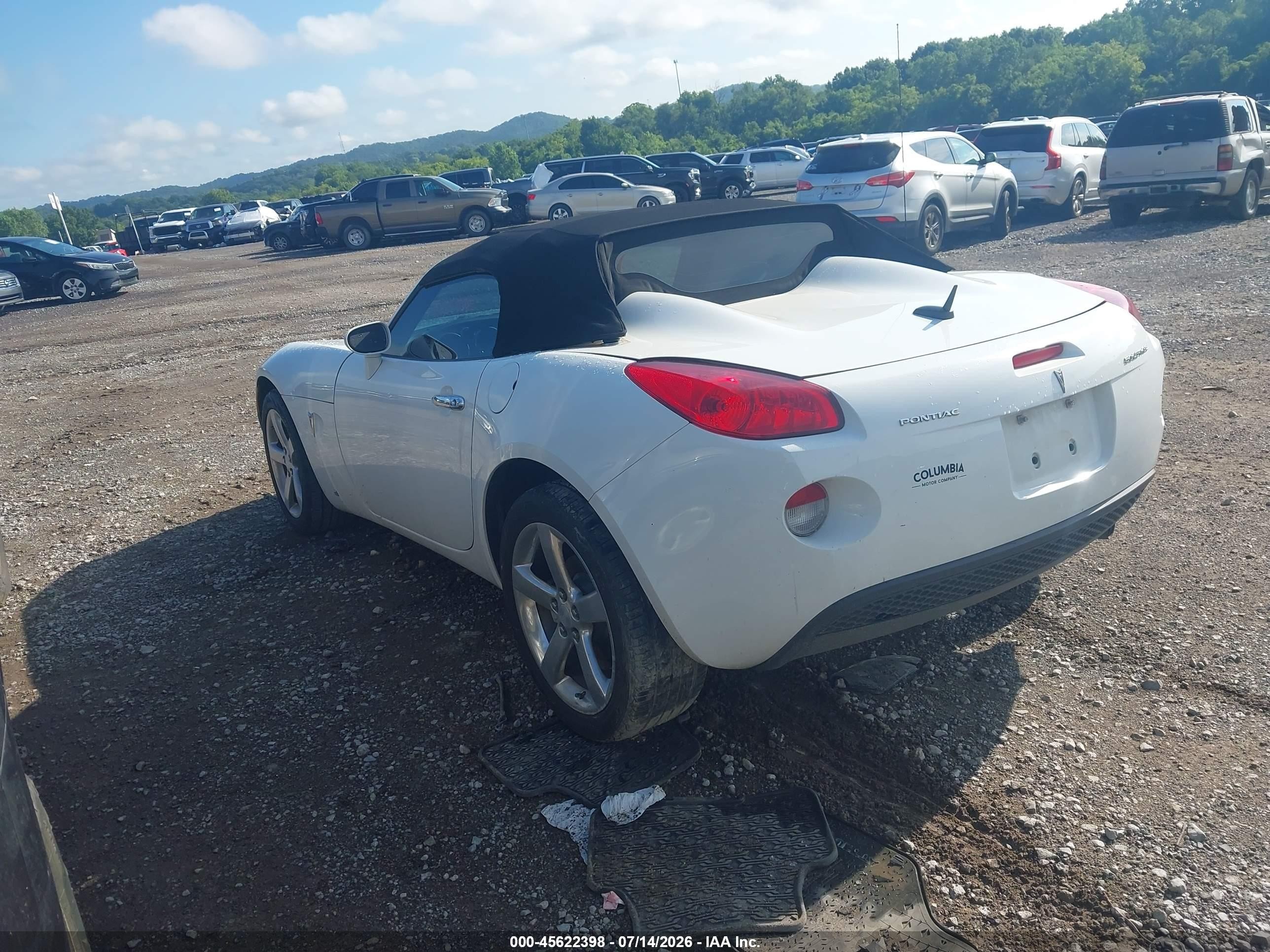 2008 Pontiac Solstice   White vin: 1G2MB35B88Y102462