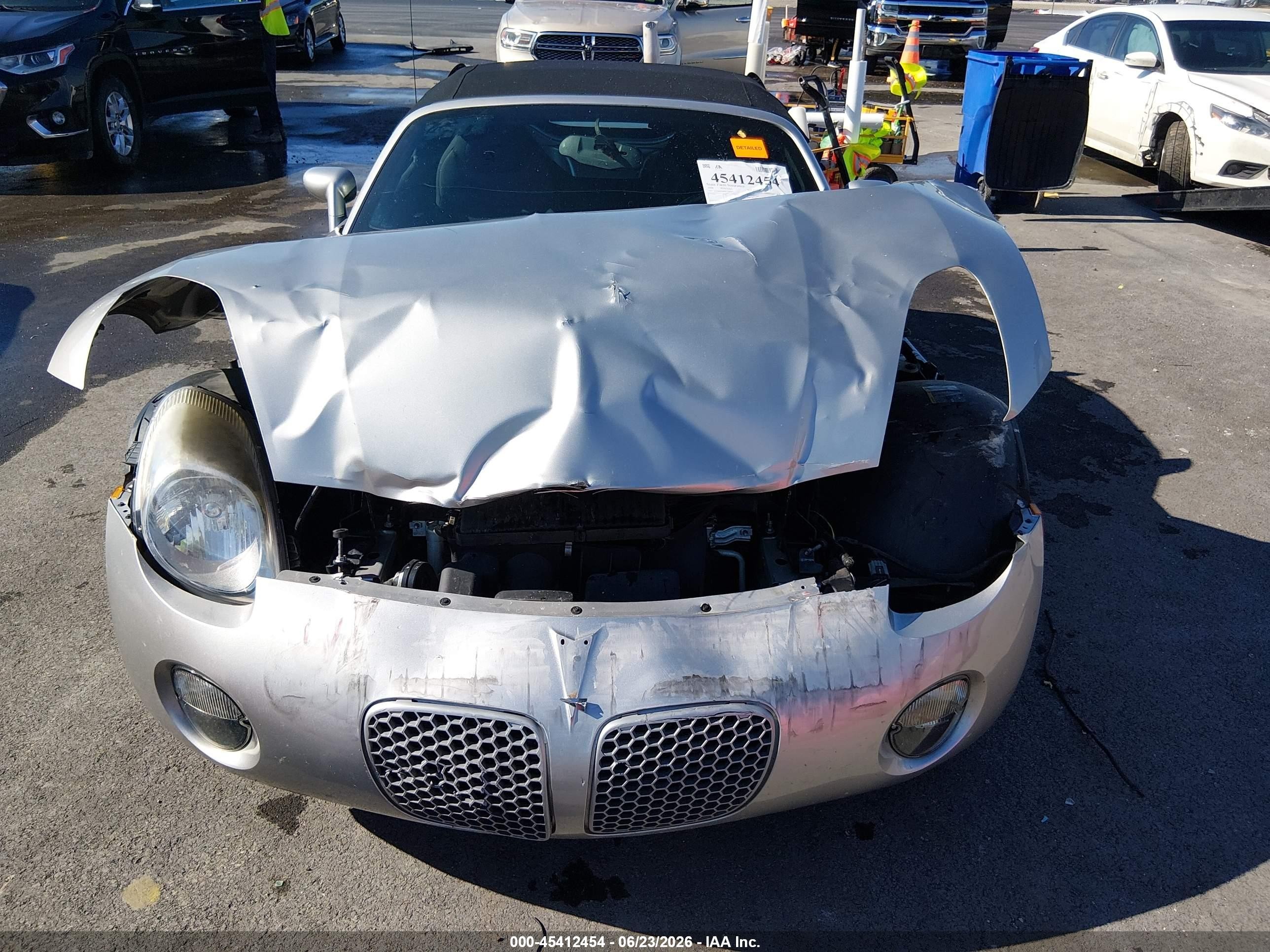 2008 Pontiac Solstice Silver vin: 1G2MB35B98Y100560