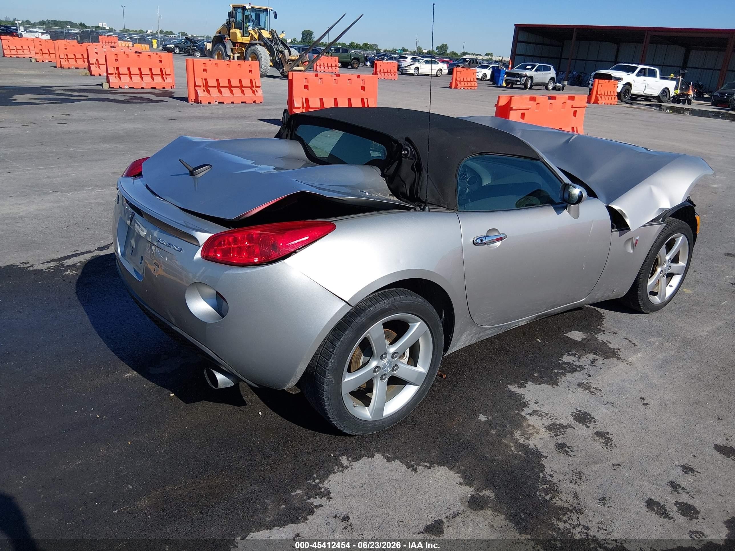 2008 Pontiac Solstice Silver vin: 1G2MB35B98Y100560