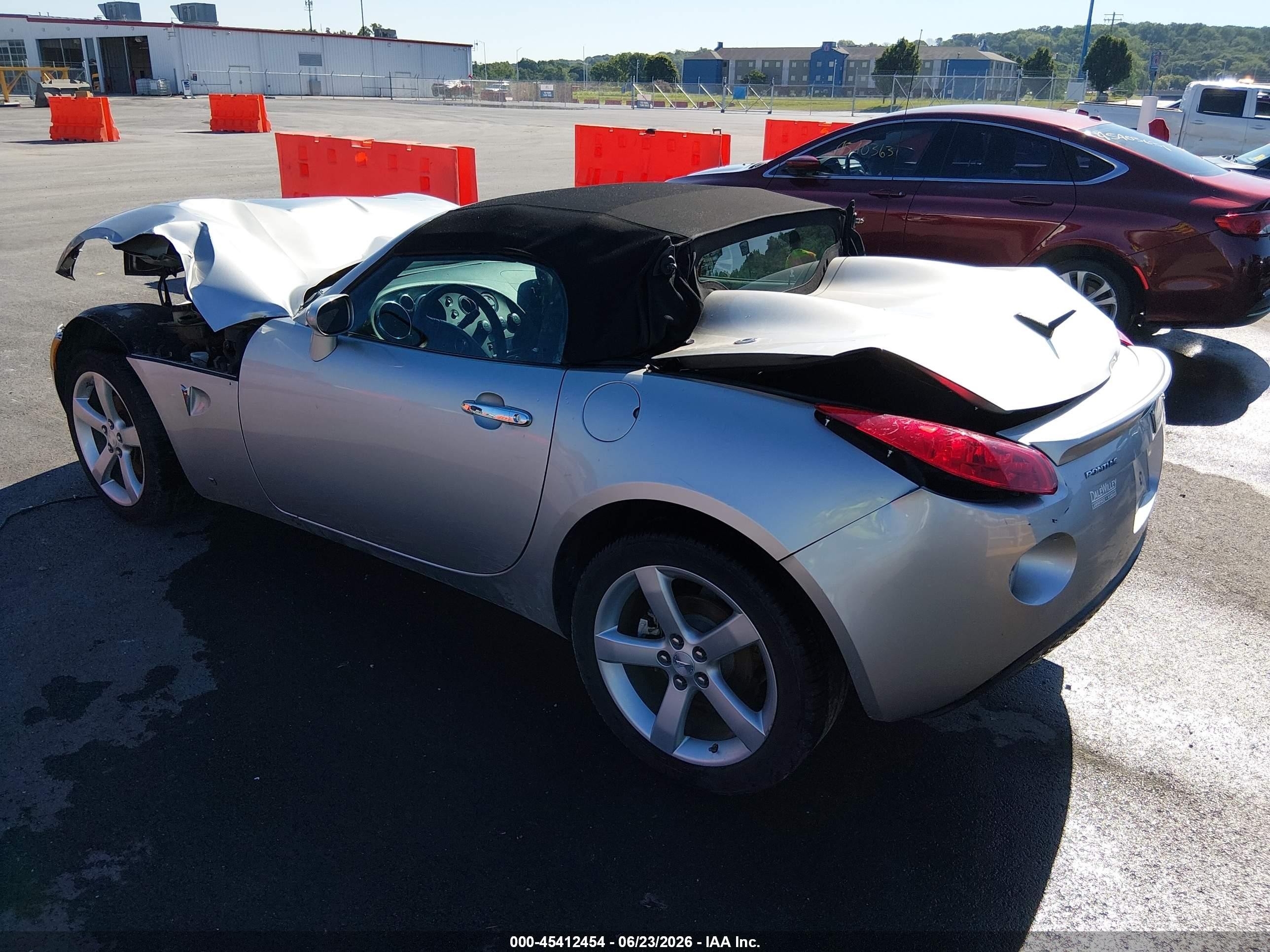 2008 Pontiac Solstice Silver vin: 1G2MB35B98Y100560
