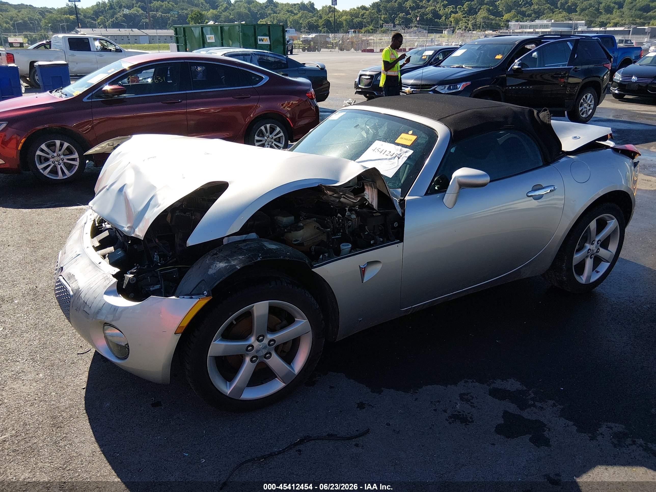 2008 Pontiac Solstice Silver vin: 1G2MB35B98Y100560
