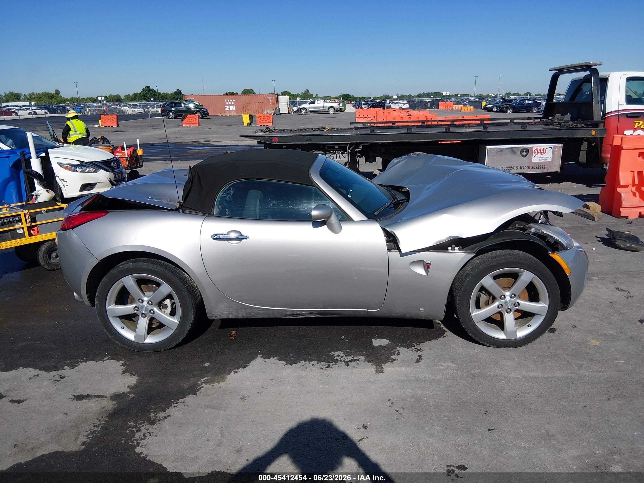 2008 Pontiac Solstice Silver vin: 1G2MB35B98Y100560