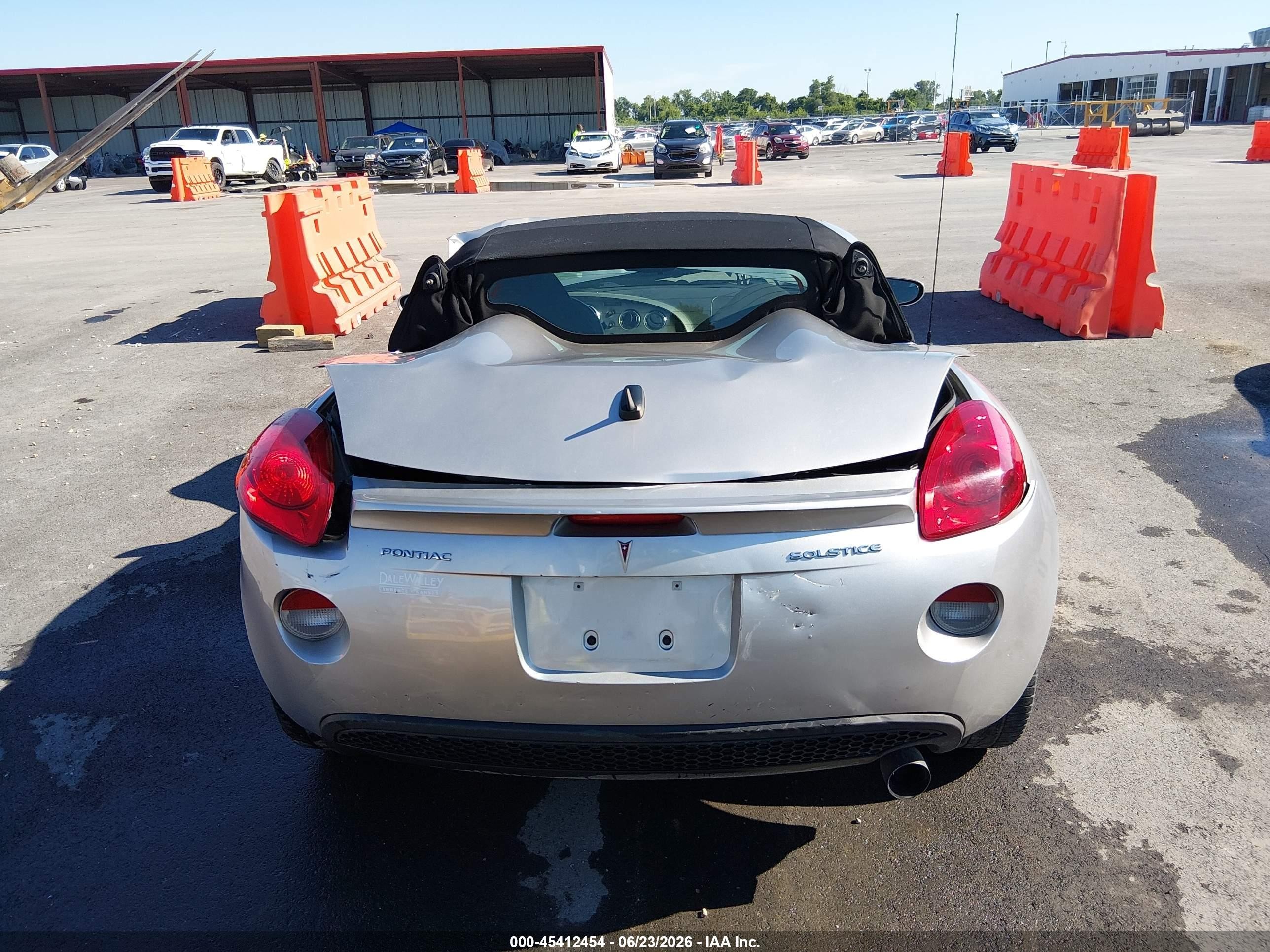 2008 Pontiac Solstice Silver vin: 1G2MB35B98Y100560