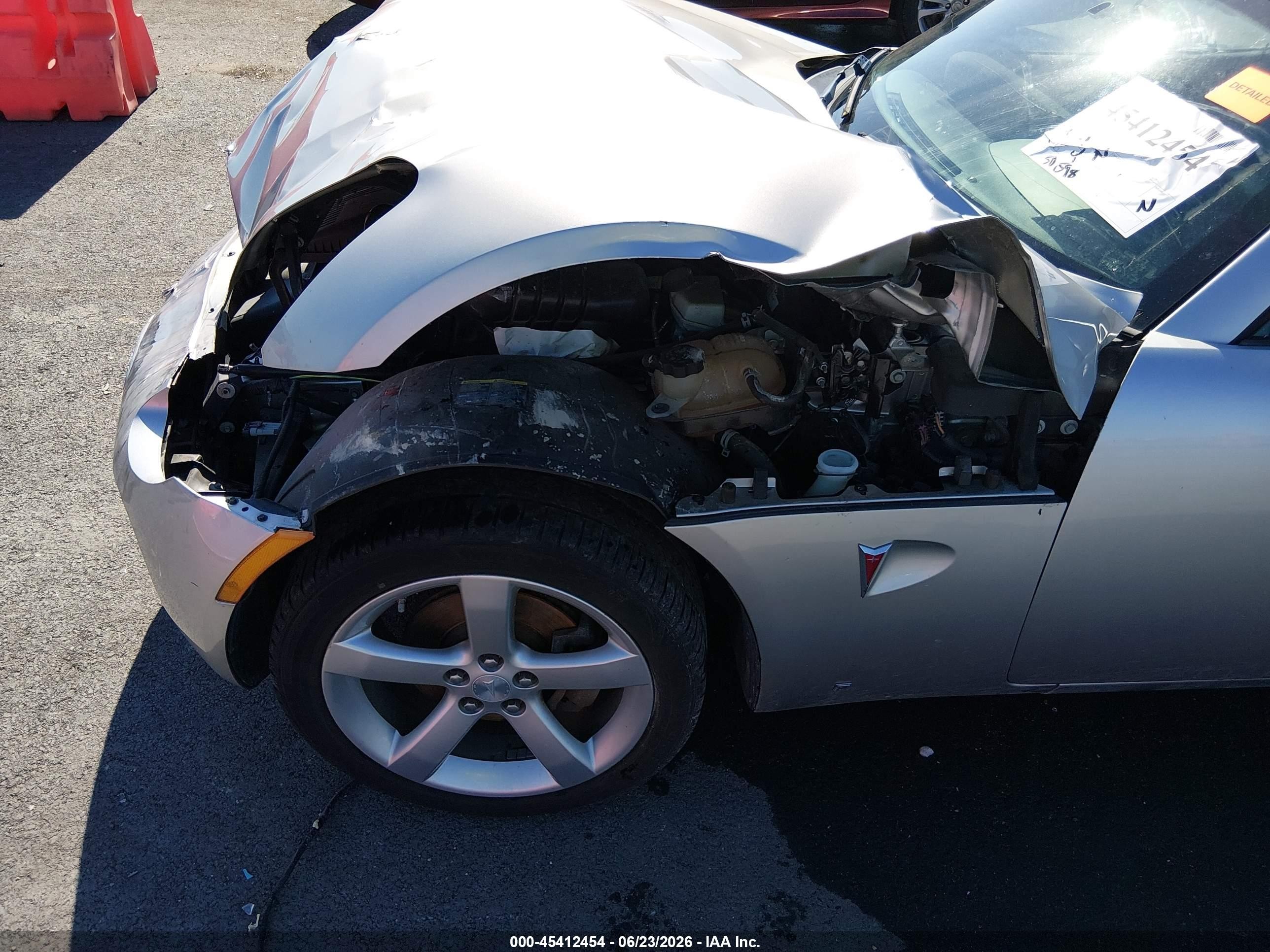 2008 Pontiac Solstice Silver vin: 1G2MB35B98Y100560