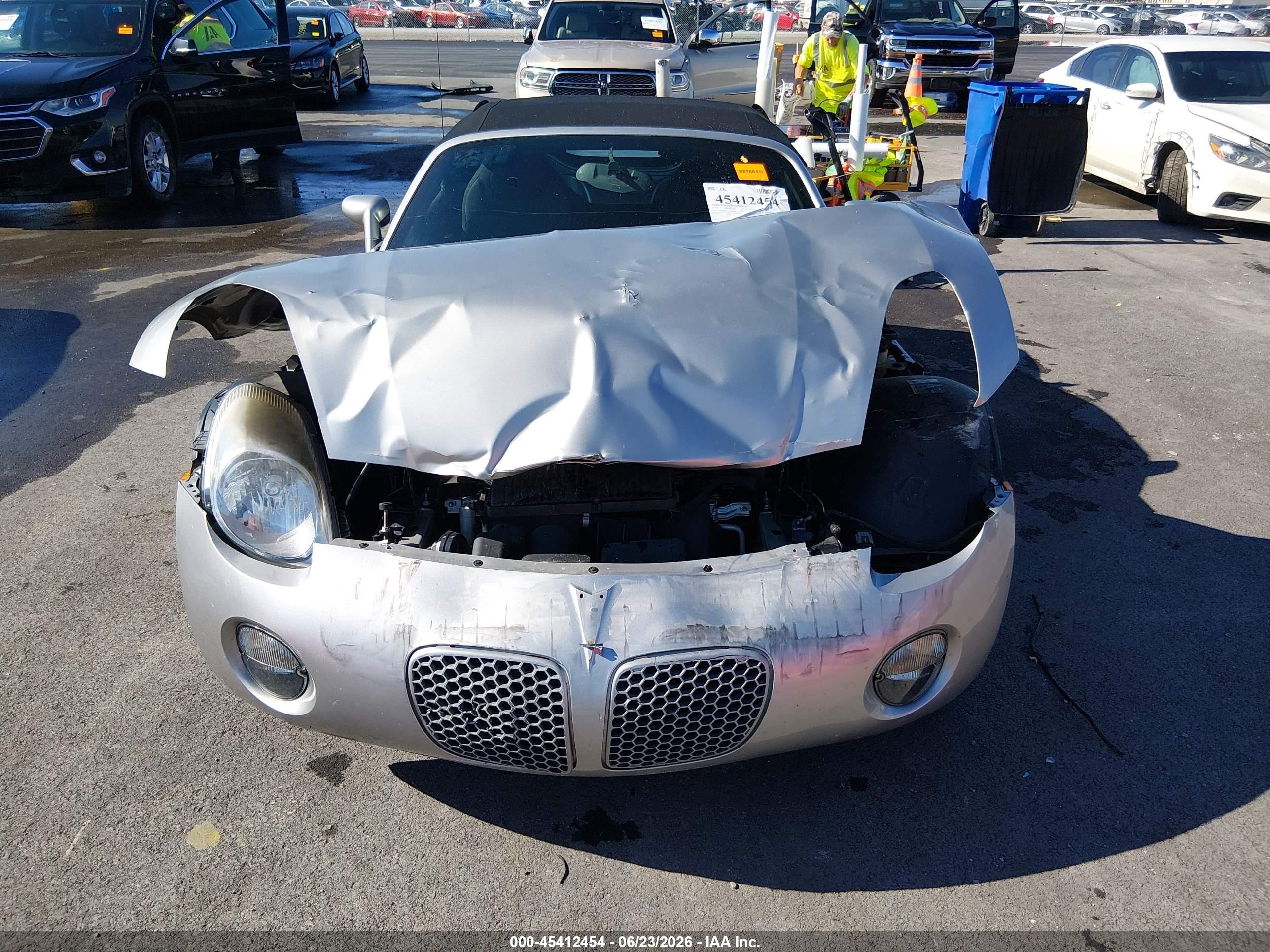 2008 Pontiac Solstice Silver vin: 1G2MB35B98Y100560