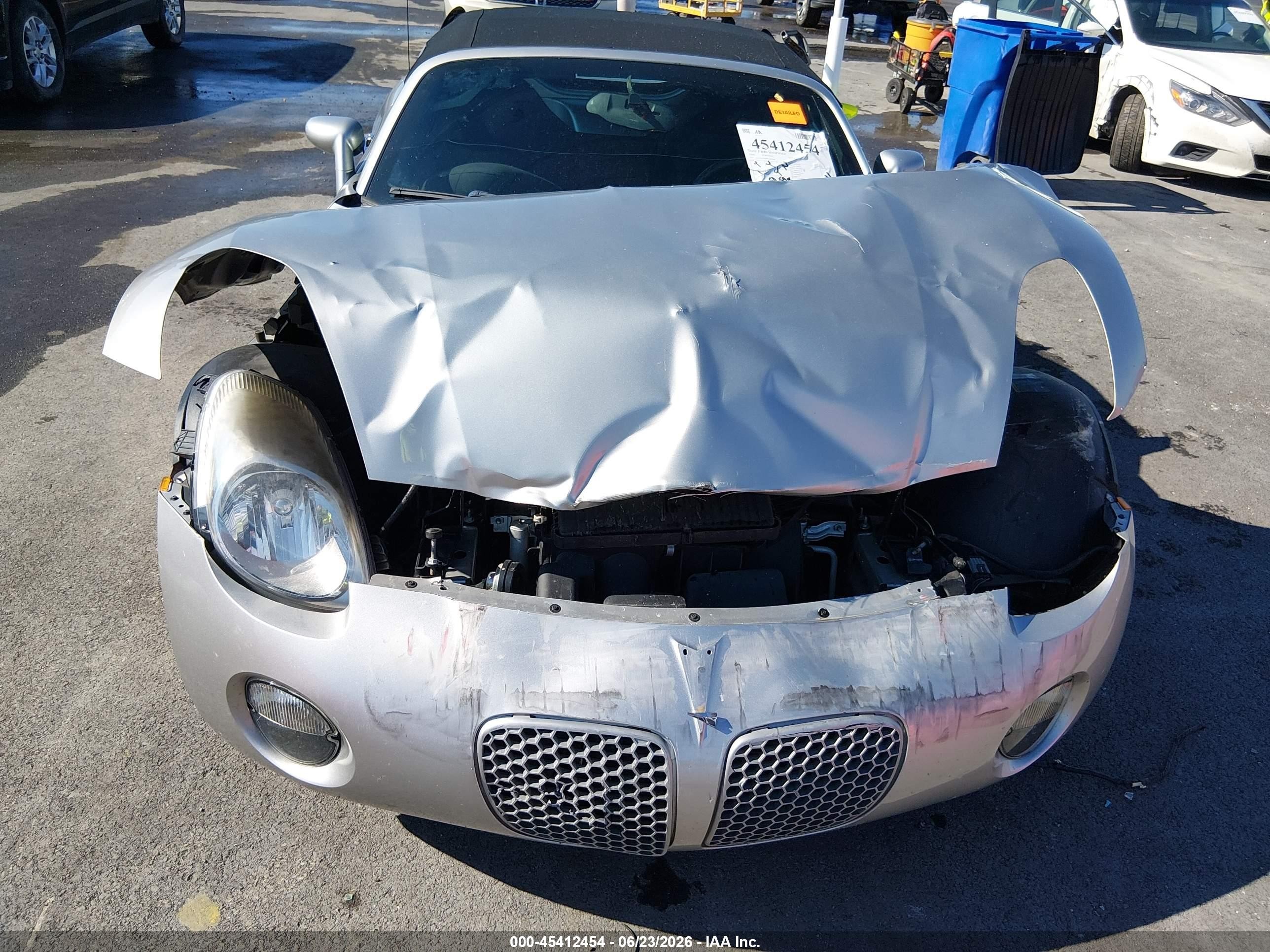 2008 Pontiac Solstice Silver vin: 1G2MB35B98Y100560