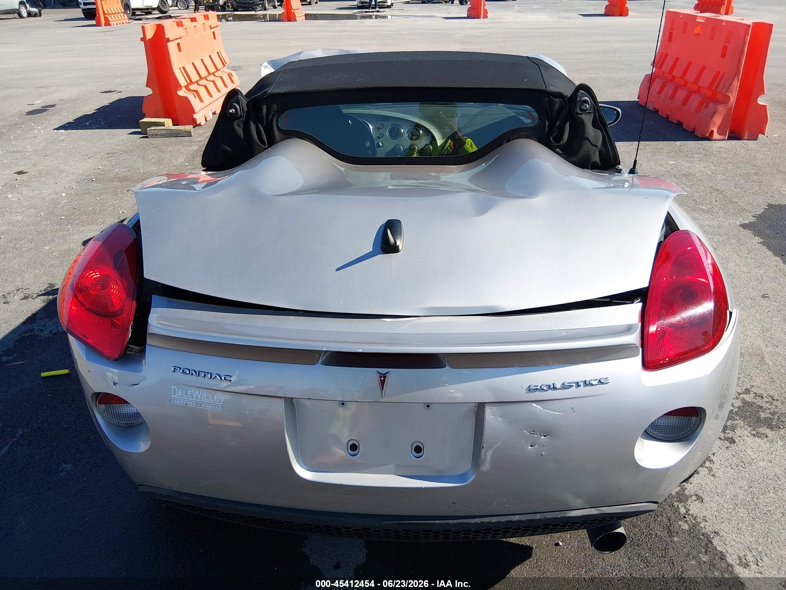 2008 Pontiac Solstice Silver vin: 1G2MB35B98Y100560