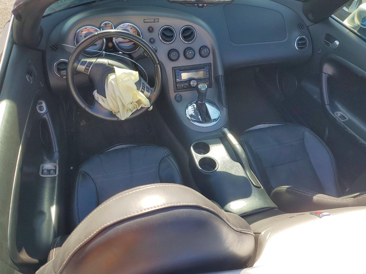 2008 Pontiac Solstice Silver vin: 1G2MC35B38Y129050