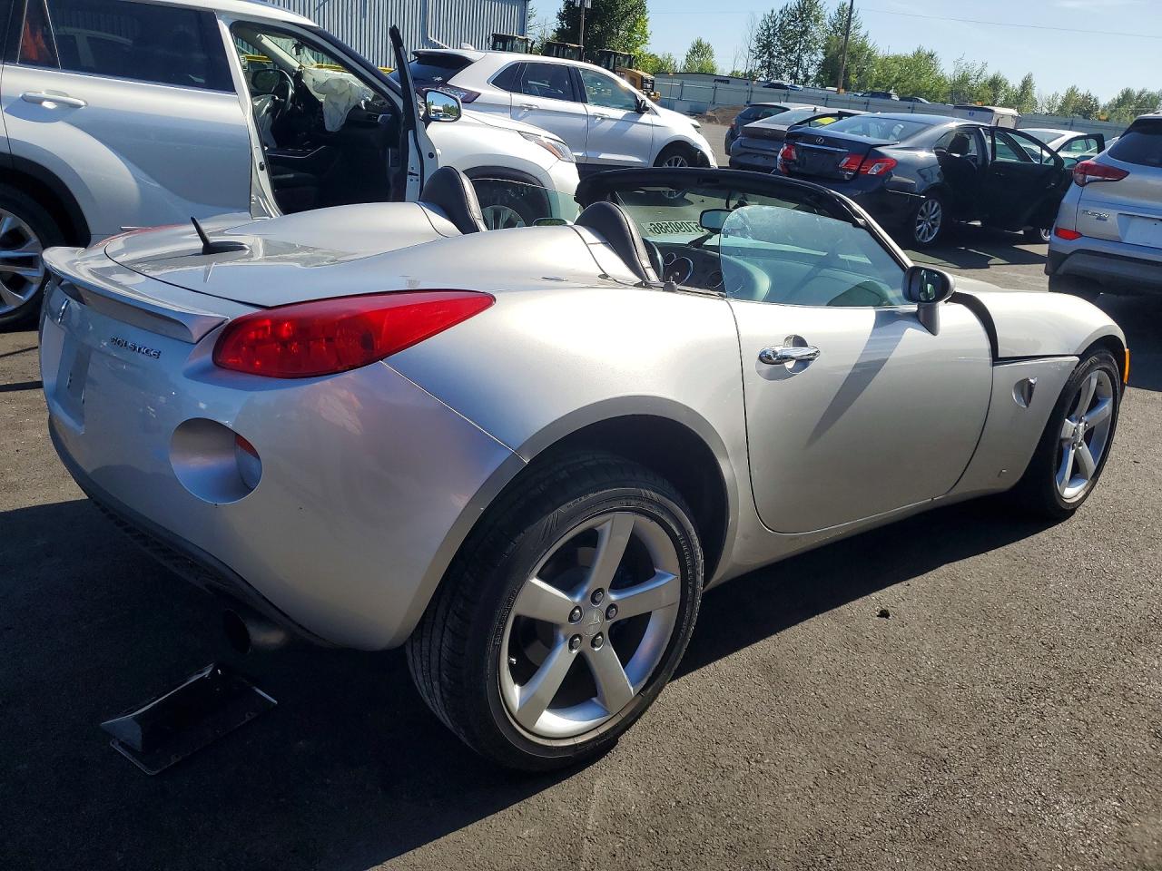 2008 Pontiac Solstice Silver vin: 1G2MC35B38Y129050