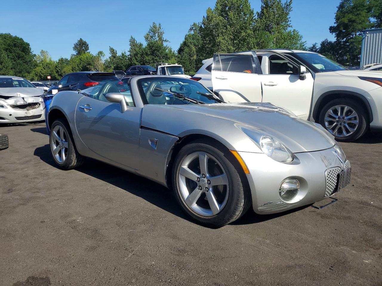 2008 Pontiac Solstice Silver vin: 1G2MC35B38Y129050