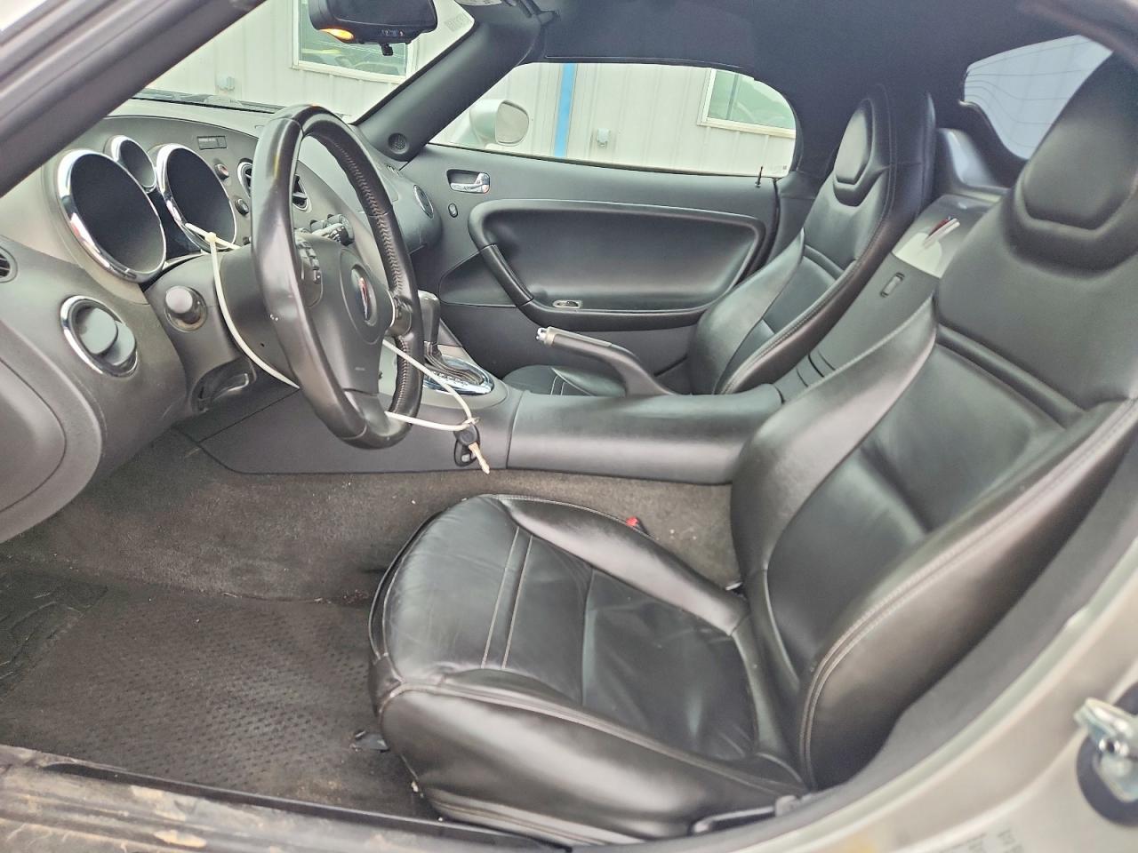 2008 Pontiac Solstice Silver vin: 1G2MC35B68Y110864