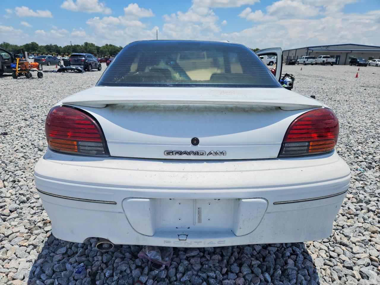 1998 Pontiac Grand Am Se White vin: 1G2NE12M1WC712493