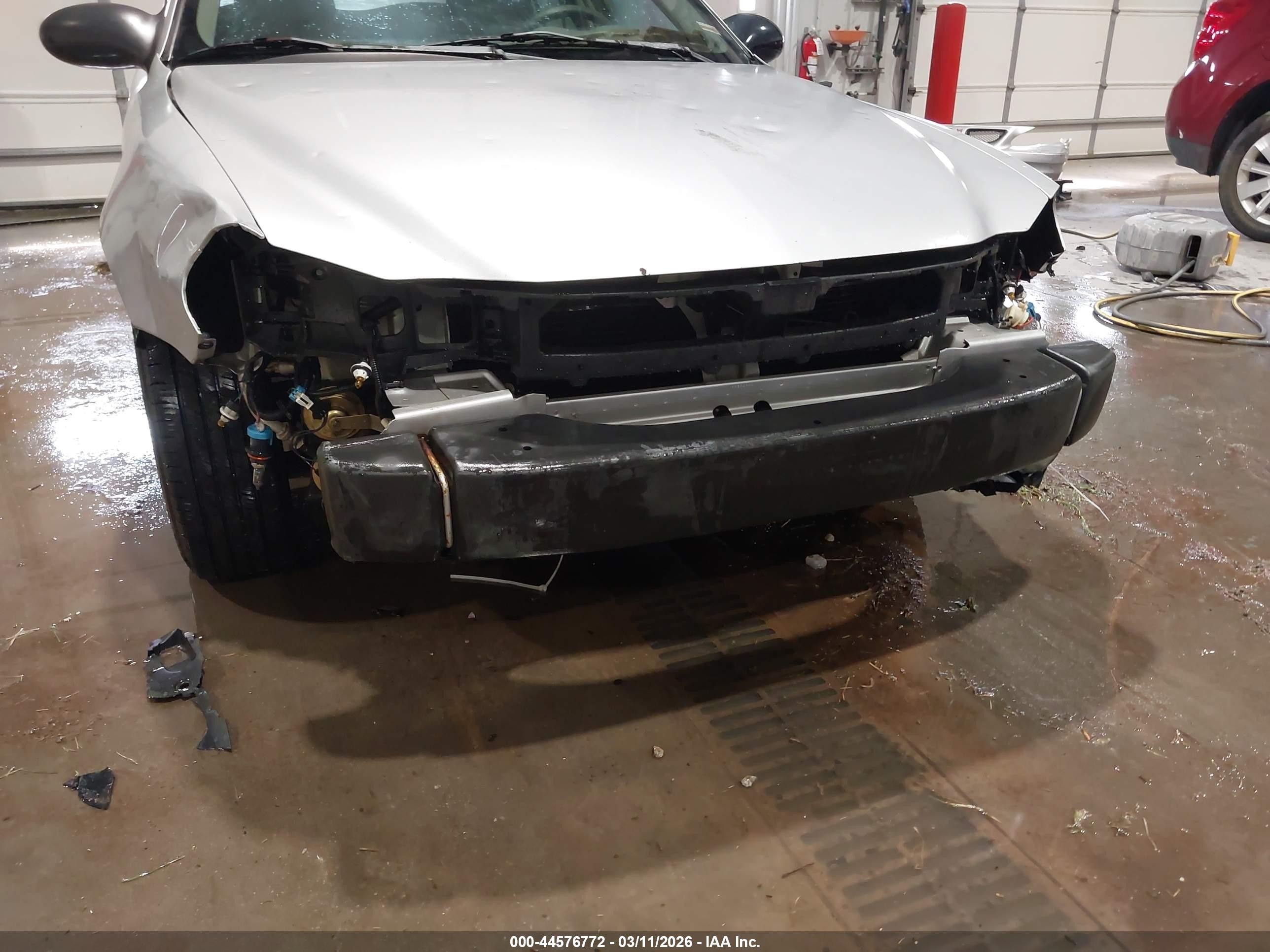 2004 Pontiac Grand Am Se Silver vin: 1G2NE52F24M623810