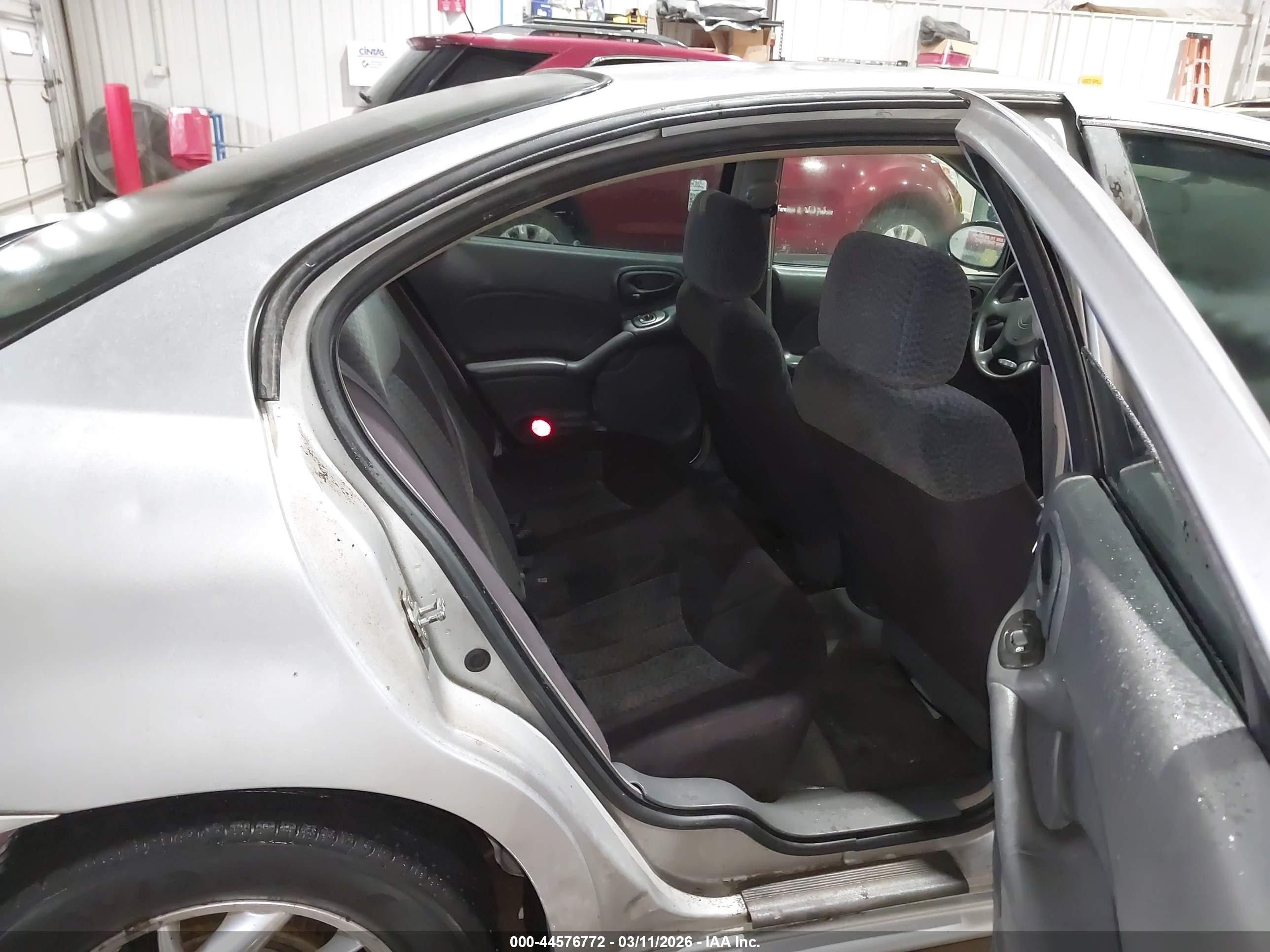 2004 Pontiac Grand Am Se Silver vin: 1G2NE52F24M623810