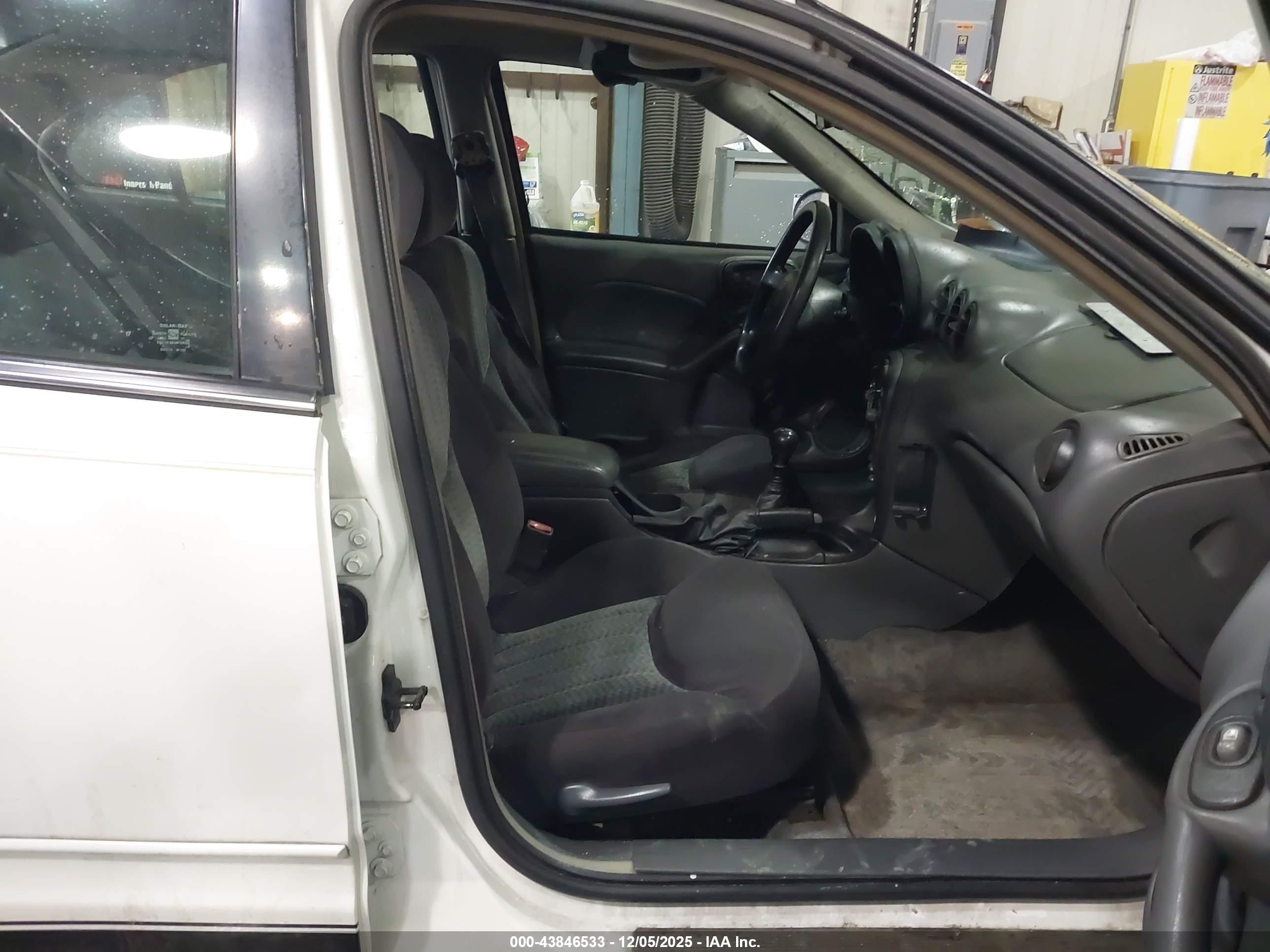 2004 Pontiac Grand Am Se White vin: 1G2NE52F74C123051
