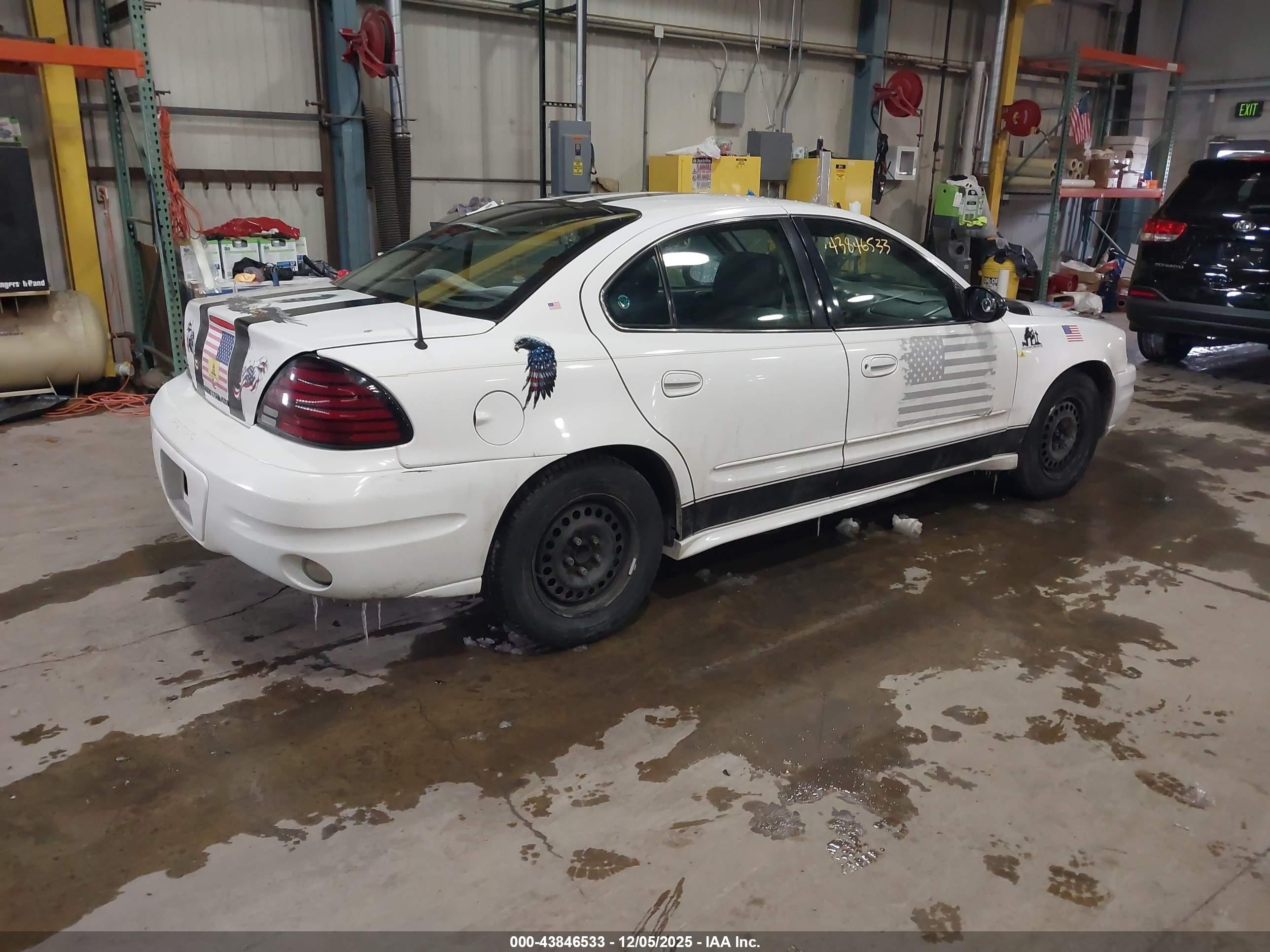 2004 Pontiac Grand Am Se White vin: 1G2NE52F74C123051