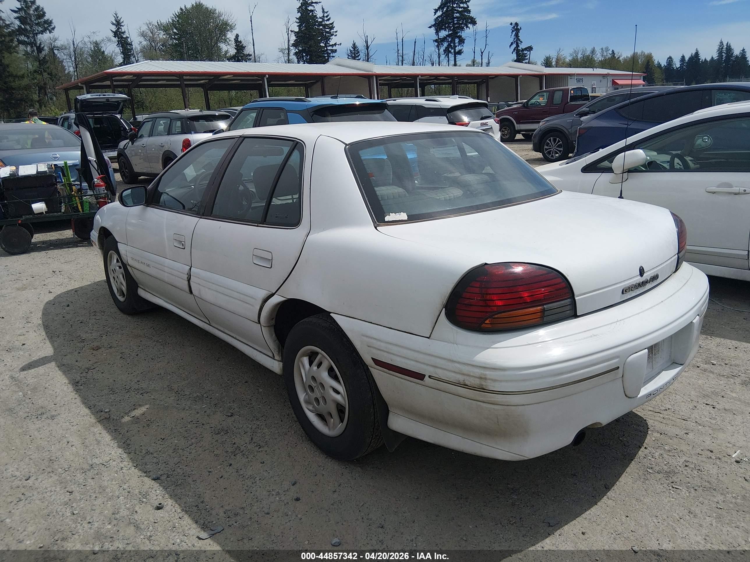 1997 Pontiac Grand Am Se Белый vin: 1G2NE52T6VM556801