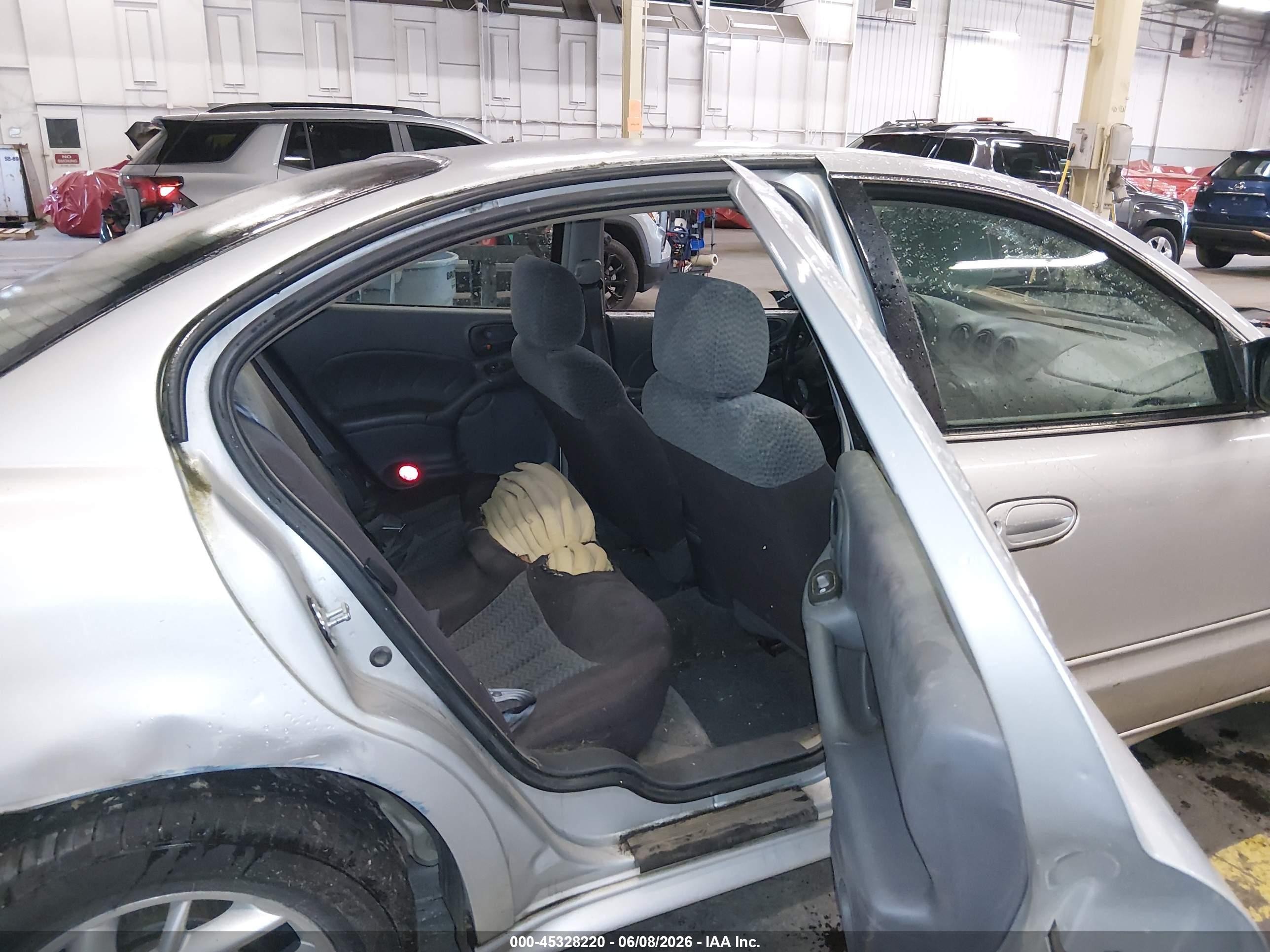 2004 Pontiac Grand Am Se1 Silver vin: 1G2NF52E44M596338