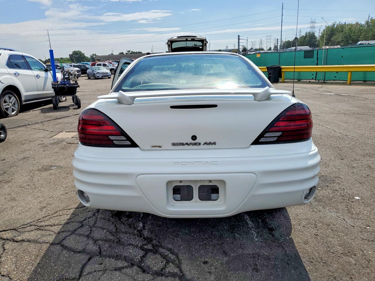 2001 Pontiac Grand Am Se1 White vin: 1G2NF52E61M542146