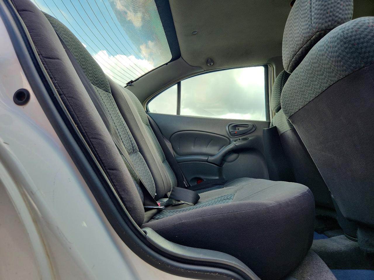 2004 Pontiac Grand Am Se1 White vin: 1G2NF52E94C233121